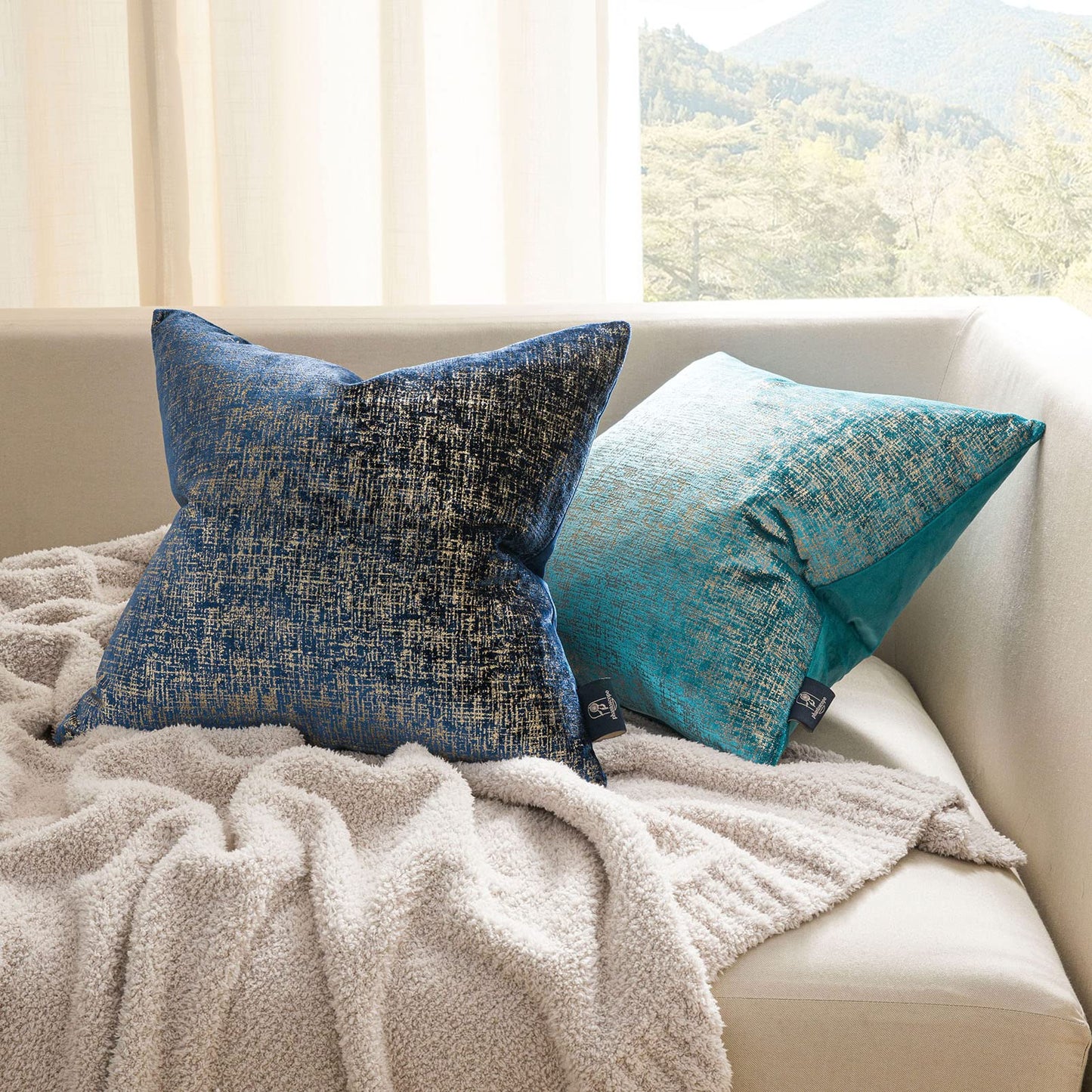 Phantoscope Pack of 2 Sparkling Velvet Geometric-Pattern Throw Decorative Pillow Cover Soft Gold Glitter Square Cushion Cover Pillowcase for Couch Bed and Chair, Navy Blue, 20 x 20 inches, 50 x 50 cm