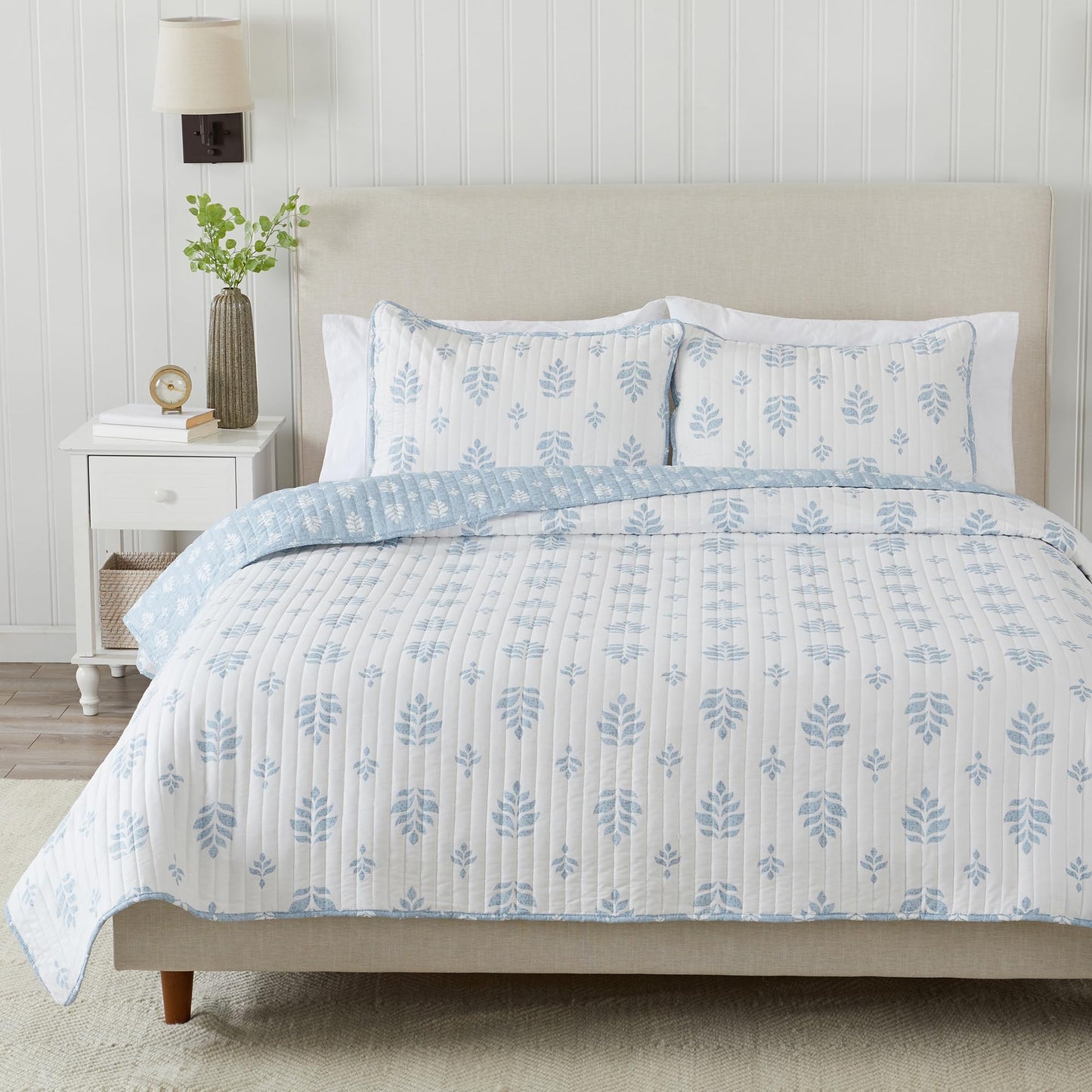Great Bay Home Floral Full/Queen Quilt Set with Shams, French Floral Bedding Set, All-Season, Lightweight Bedspread. Reversible, Farmhouse Bedding. (Full/Queen, Colette).