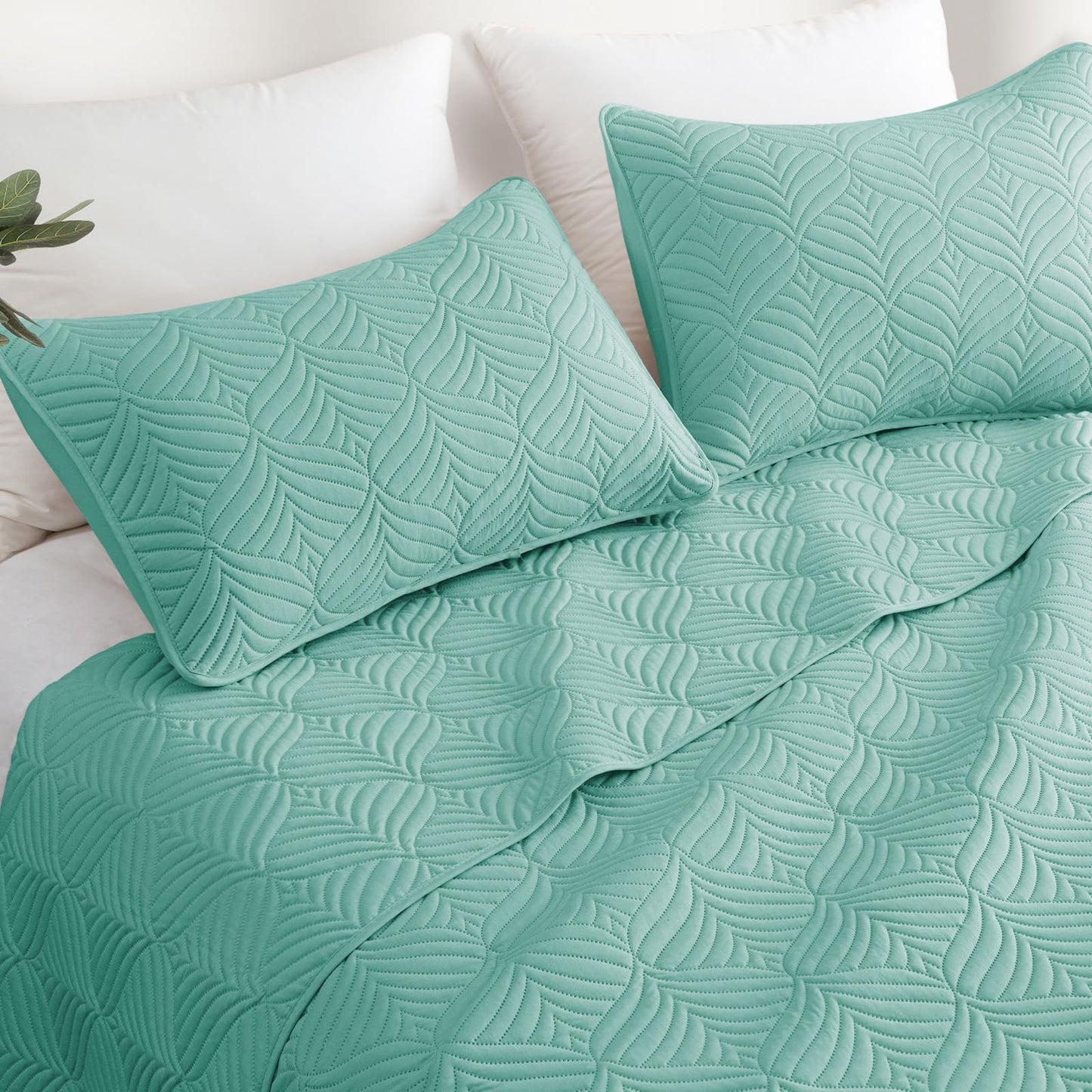 Whale Flotilla Extra Soft Full Queen Quilt Bedding Set, Lightweight Turquoise Bedspreads Quilts Queen Size with Modern Pattern, Reversible 3-Piece Coverlet with 2 Pillow Shames for All Seasons