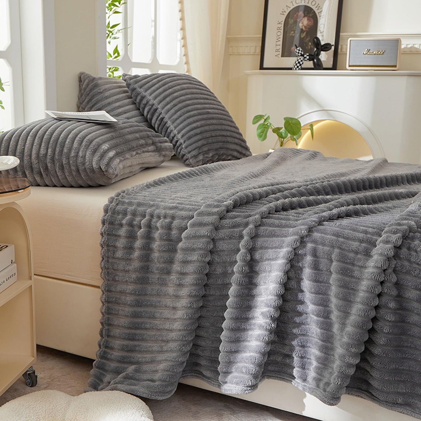Plush 3D Stripe Fleece Throw Blanket for Couch, Ultra Soft & Warm All-Season Comfort, Lightweight Cozy Throws for Sofa Bed Dorm, for Women Girls (Light Gray, Full/Queen（80 * 90in）)