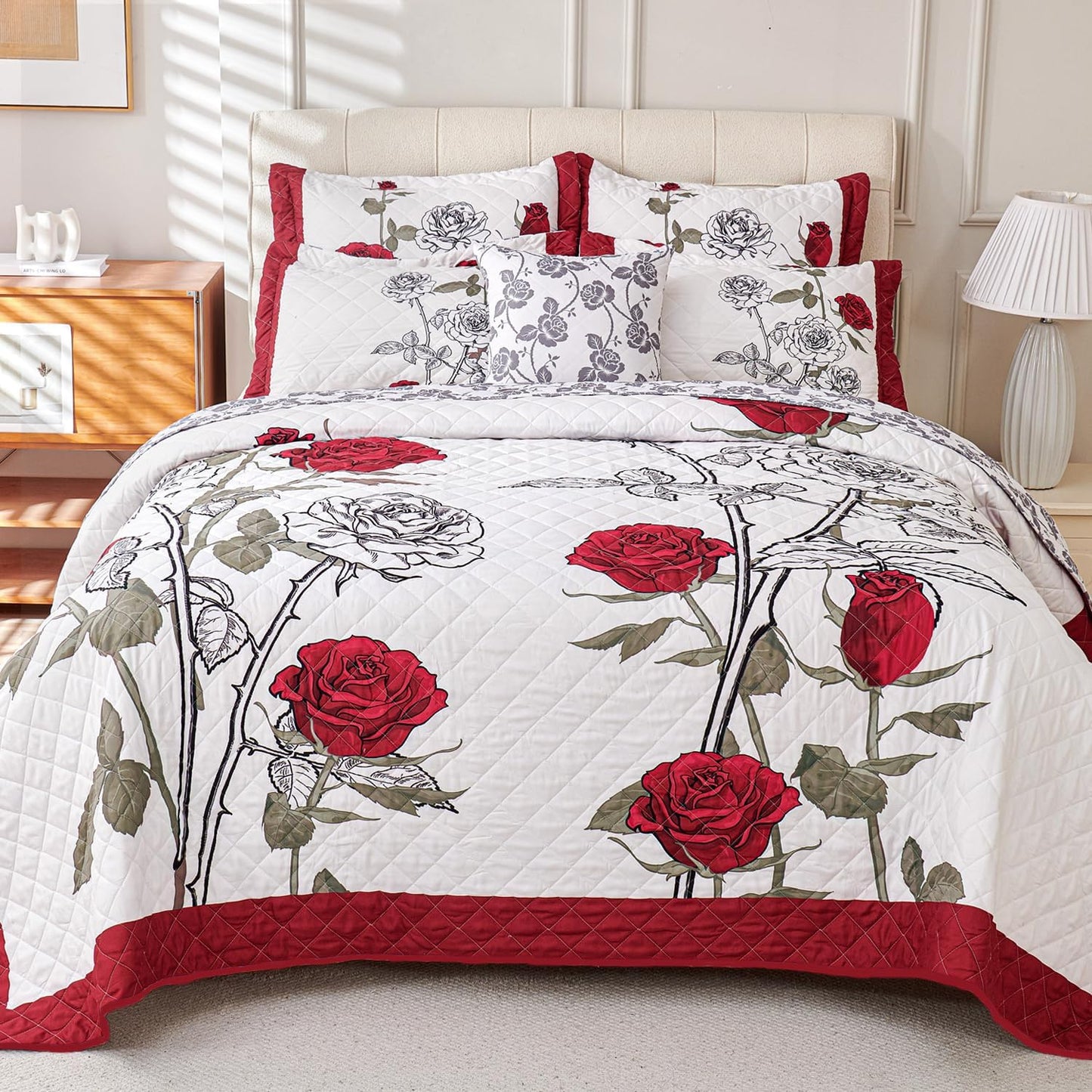 EVENHUG Quilt Queen Size Red Rose Bedding Set Floral Bedspread Lightweight Reversible Bed Cover with 2 Pillow Shams for All Seasons 3 Pieces (92"X96")