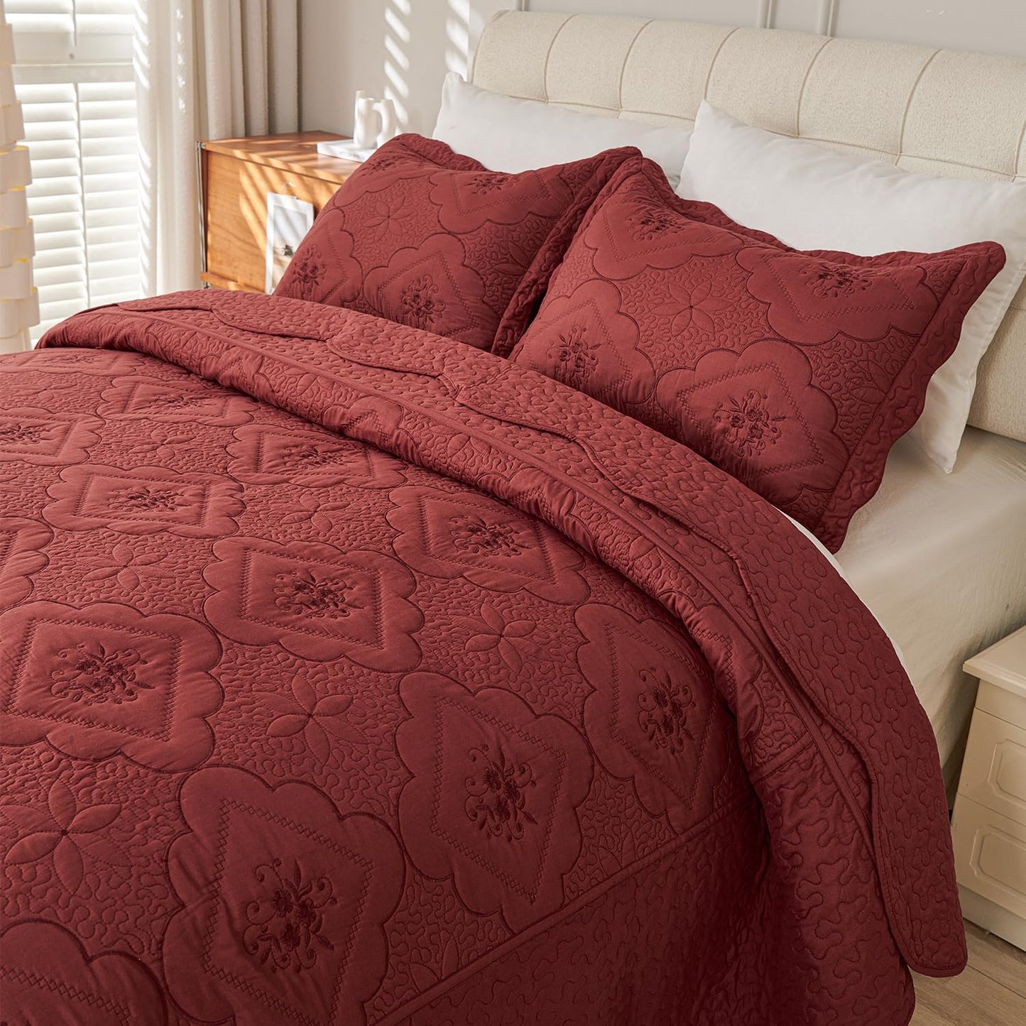 Cmfshape Floral Embroidery Quilt Set,3 Pieces Queen Quilt Bedding Set,Classic Diamond Pattern Quilts,Ultra Soft Lightweight Reversible Bedspread Coverlets for All Season(Burgundy,90"x90")