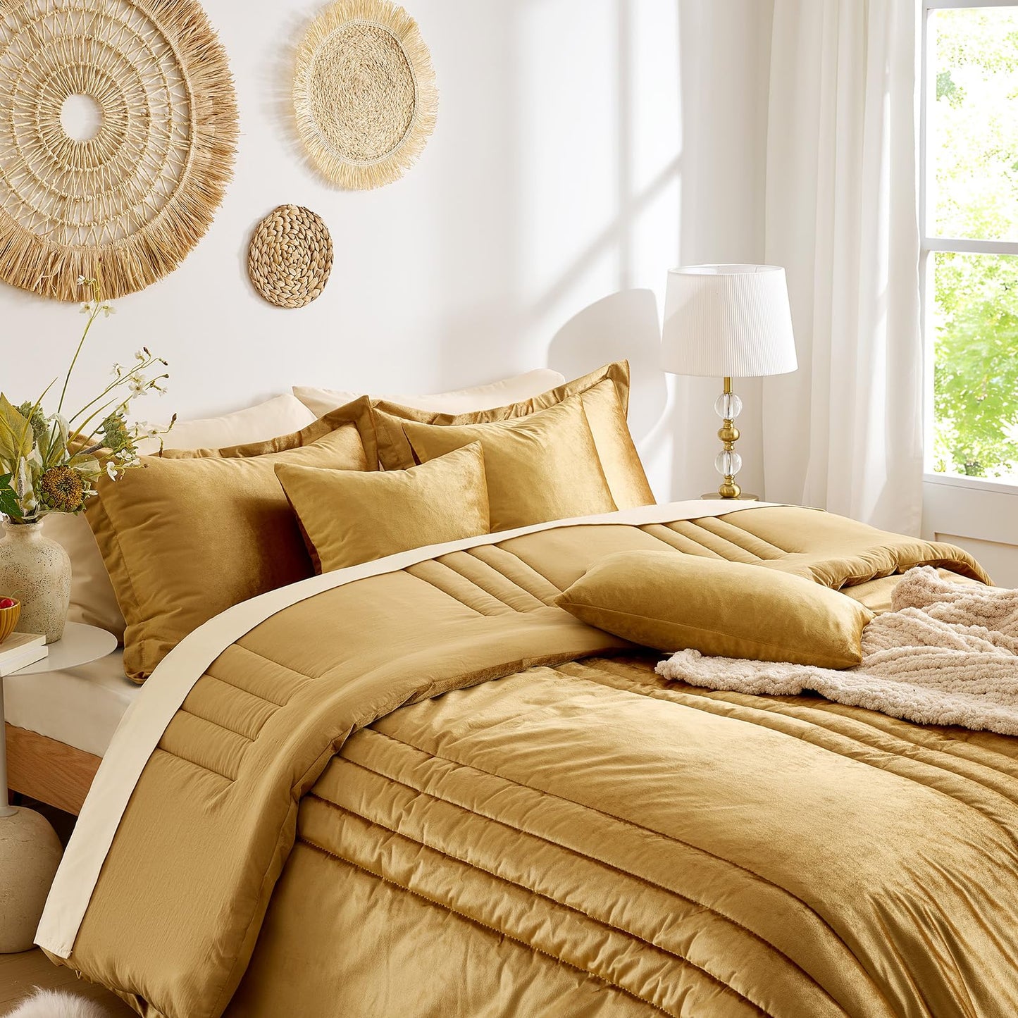 MUSSEL Velvet King Size Comforter Set 3 Pieces,Luxury Gold All Season Cozy Velvet Bedding Comforter Sets,Modern Striped Lightweight Fluffy Bedroom Sets