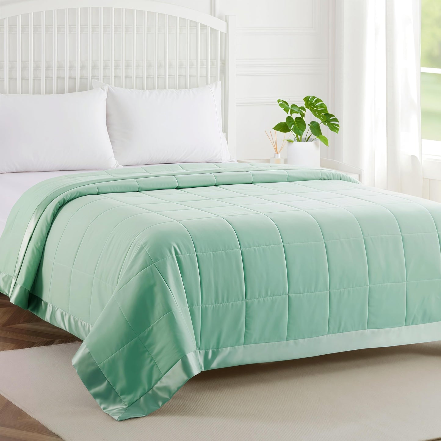 COMFLIVE Down Alternative King Blanket for Bed - Lightweight and Soft for All Seasons, Cozy Warm Luxury Bed Blanket with Satin Trim Moisture Absorption and Removal Treatment (Green, King/Cal King)