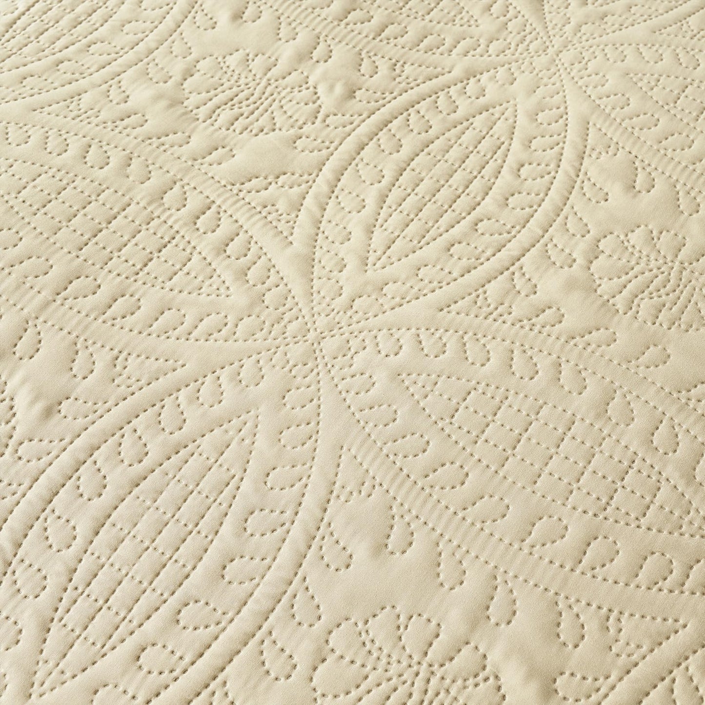 akkialla Queen Quilt Bedding Set,Beige Ultrasonic Full/Queen Quilt Set,Lightweight Soft Bedspread Coverlet,Modern Style Coin Pattern Bed Cover for All Seasons,3 Piece(1 Quilt,2 Pillow Shams)