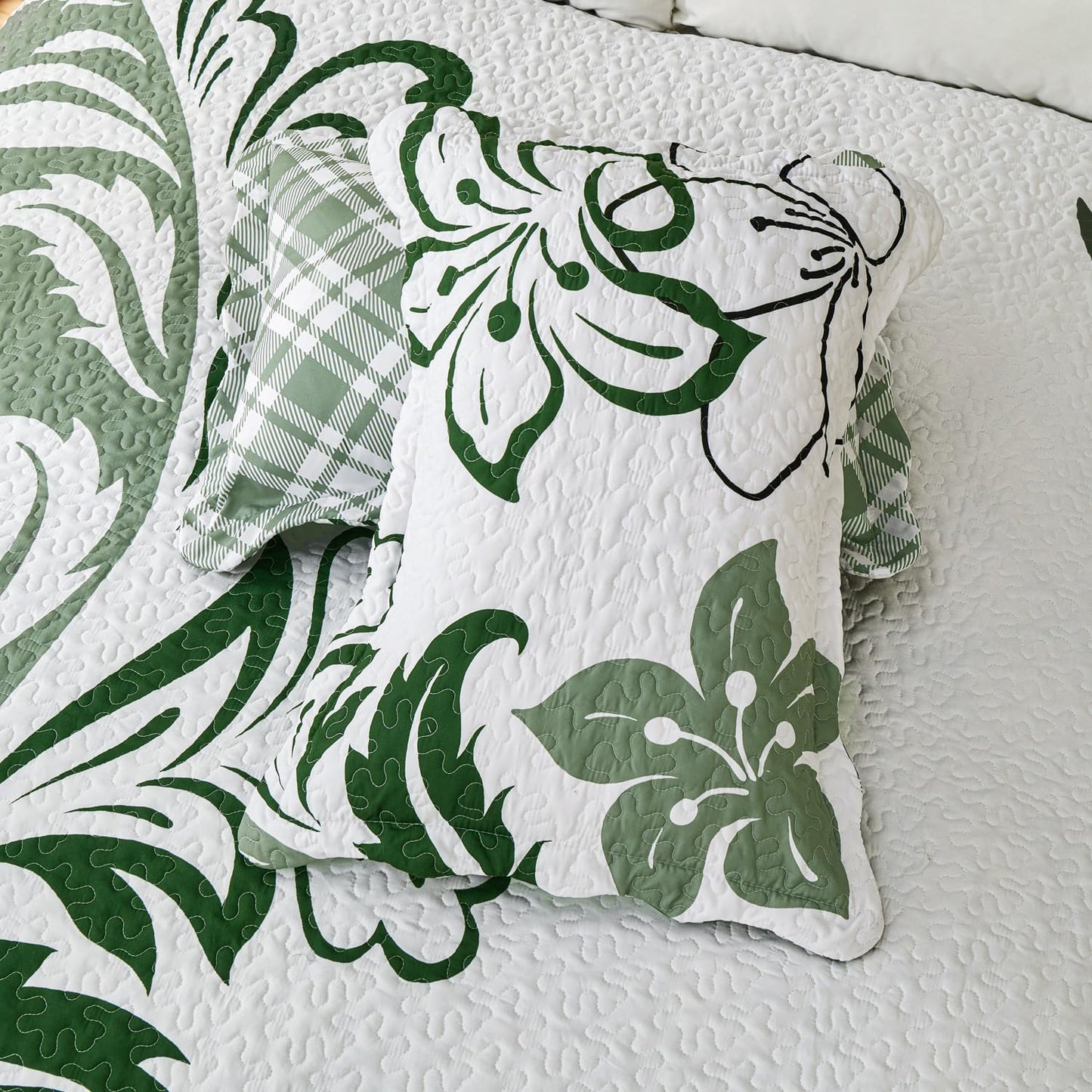 EVENHUG Quilt Queen Size Bedding Set Floral Bedspread Lightweight Reversible Bed Cover with 2 Pillow Shams for All Seasons 3 Pieces (92"X96")