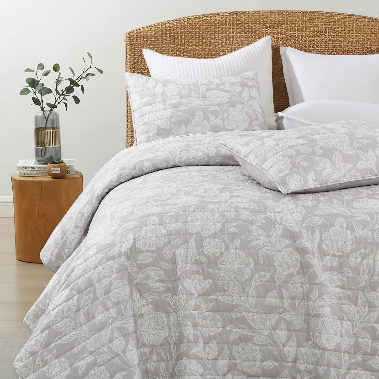 HORIMOTE HOME Floral Quilt Set Queen Size 3 Pieces, Grey Flower Fine Printed Reversible Botanical Bedspreads Bedding Sets, Soft and Lightweight Bed Coverlet for All Season