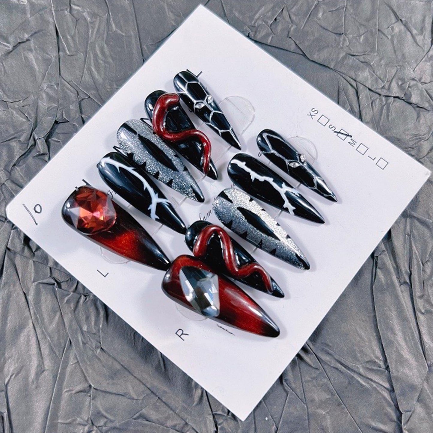 Press on Nails Handmade Nails 10Pcs Dark Gothic Style Manual Press on Nails Red Eyes Fake Nails for Women Party Holiday Photo Size S