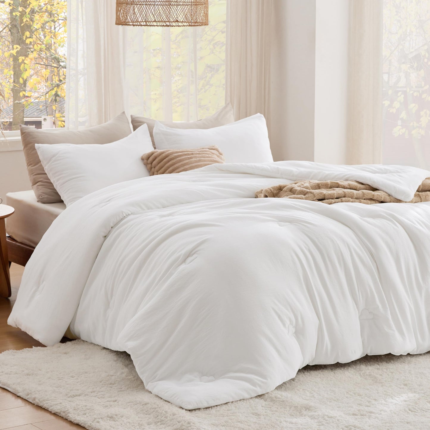 Bedsure Queen Comforter Set White, Soft Prewashed Queen Size Bedding, Quilted Comforter with Cloud Design, Down Alternative Comforter for All Seasons, 3 Pieces Bed Set with 2 Pillow Shams