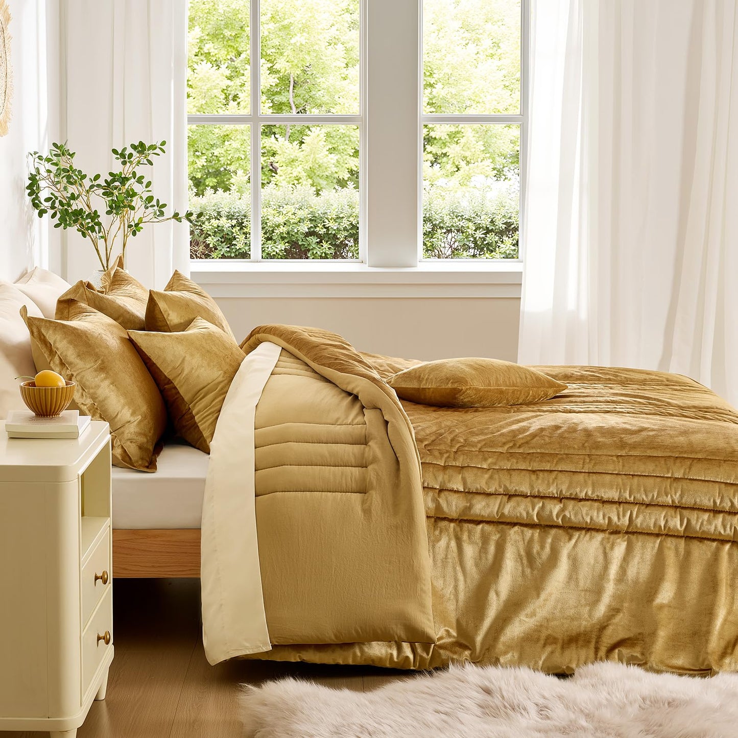 MUSSEL Velvet King Size Comforter Set 3 Pieces,Luxury Gold All Season Cozy Velvet Bedding Comforter Sets,Modern Striped Lightweight Fluffy Bedroom Sets