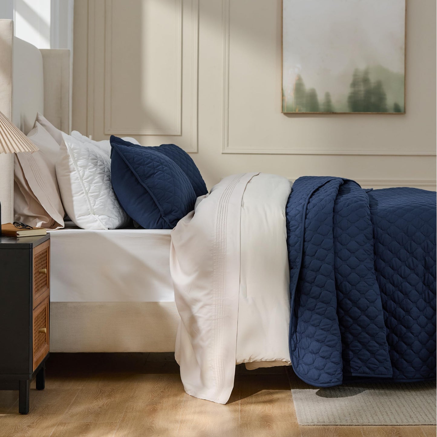 Bedsure King Size Quilt - Lightweight King Size Comforter Set with Classic Honeycomb Quilting, Soft Quilt Bedding Set, Navy Bedspreads Coverlet for All Seasons with 2 Pillow Shams (106" x 96")