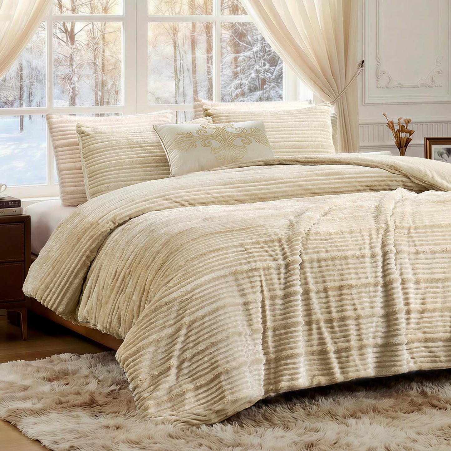 Amélie Home High-End Fleece Queen Comforter Set,Cozy Warm Striped Plush Bedding Set, 3 Pieces, 1 Cozy Comforter with 2 Pillowcases, Beige, 90"x90"