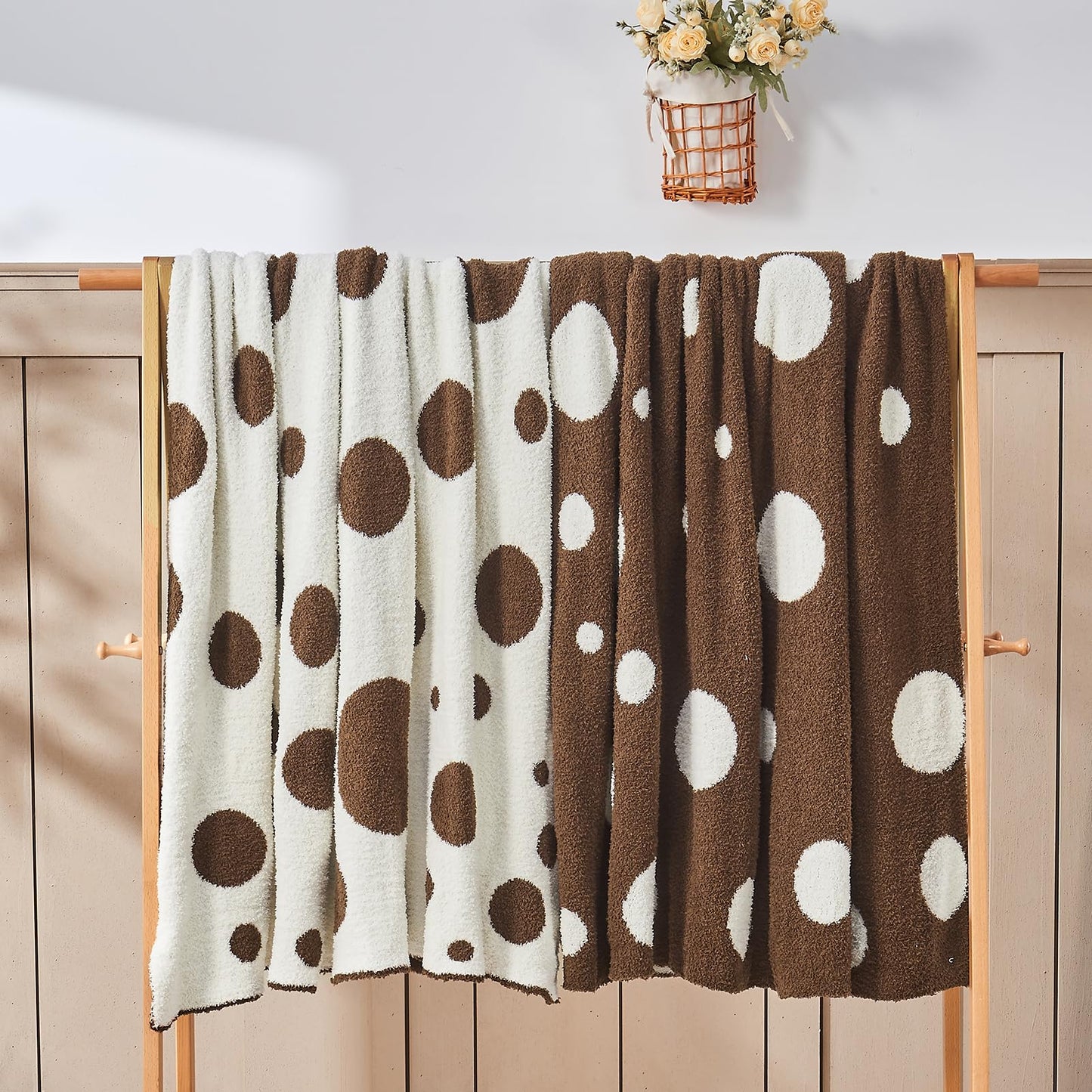Douceur Polka Dot Throw Blanket for Couch Sofa Bed, Reversible Cozy Fluffy Super Soft Bedroom Blanket, Plush Brown Throw Blanket, 50×60 inches
