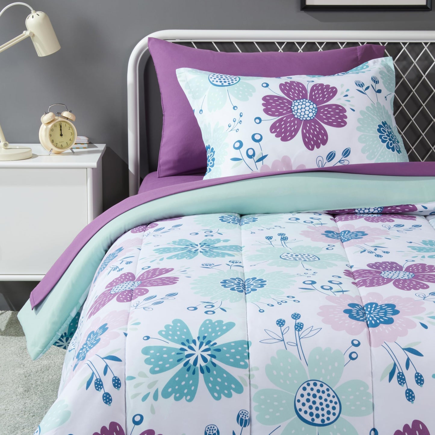 Amazon Basics 5-Piece Soft, Easy-Wash Microfiber Kid's Bed-in-a-Bag Bedding Set with Sheet and Comforter, Twin, Bluish Flowers