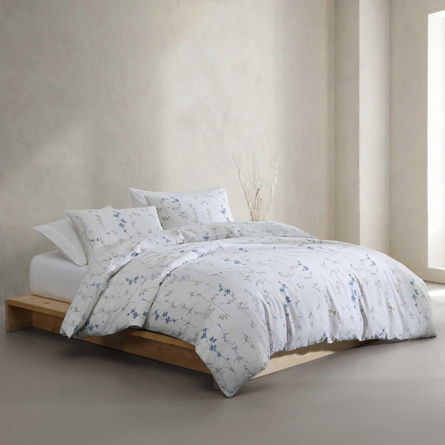 Calvin Klein - King Comforter Set, Cotton Floral Bedding with a Naturally Soft Feel, 3 Piece Bed Set with Matching Pillowcases (Wildflower Beige)