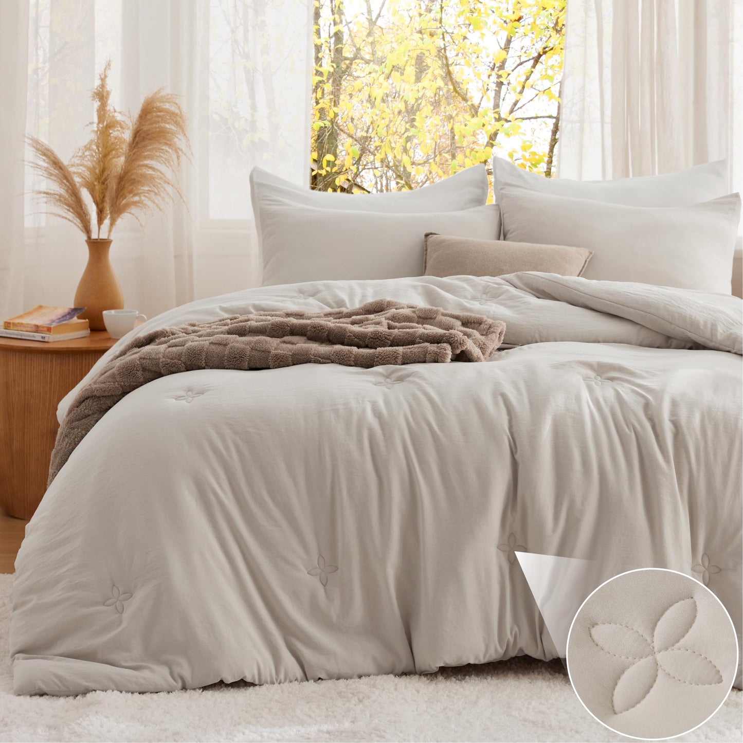 Bedsure Queen Comforter Set Beige, Soft Prewashed Queen Size Bedding, Quilted Comforter with Clover Design, Down Alternative Comforter for All Seasons, 3 Pieces Bed Set with 2 Pillow Shams