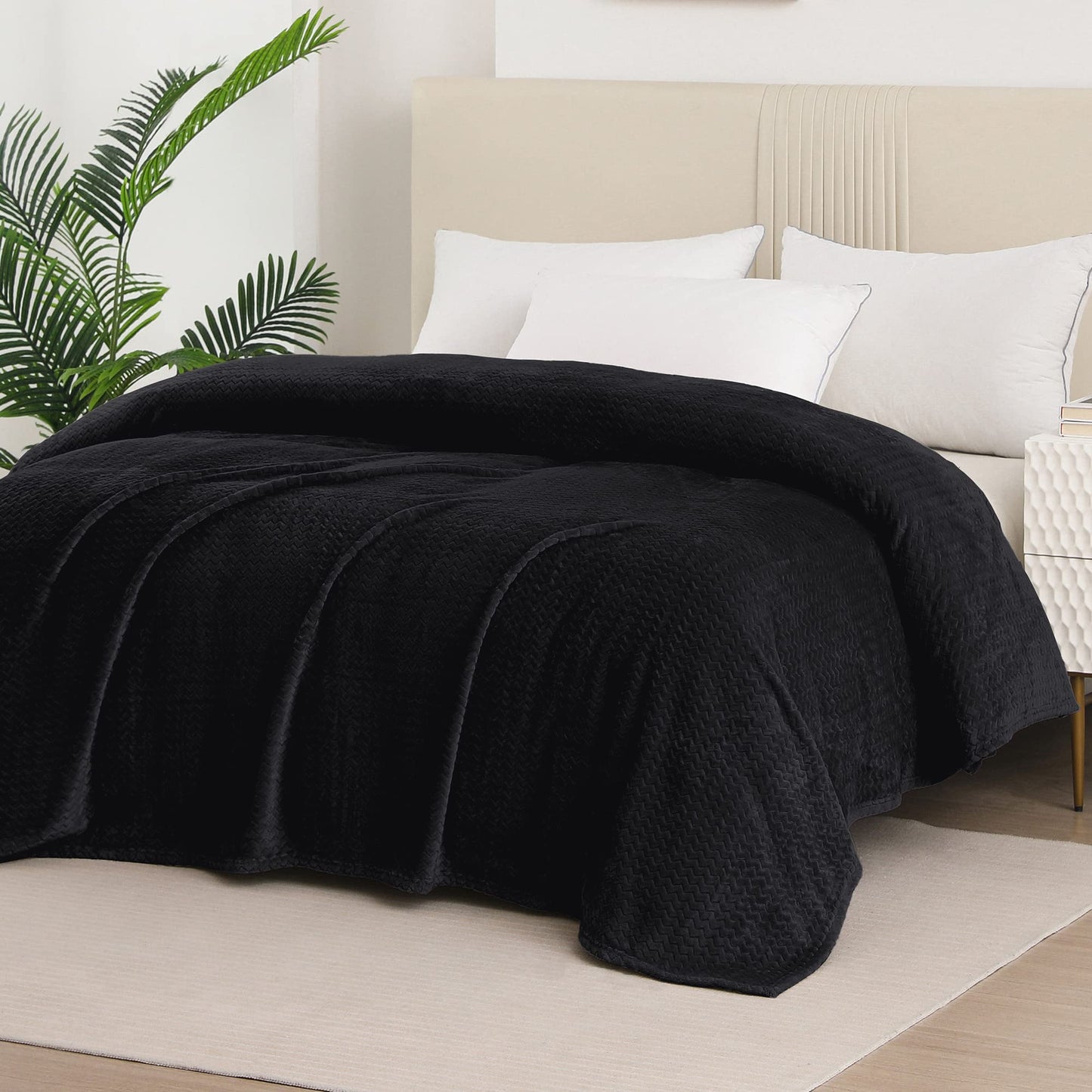 Whale Flotilla Breathable Fleece Twin Size Blanket for Bed(90x66 Inch), Super Soft Fuzzy Blankets for All Season, Lightweight and Fluffy, Black(Chevron)