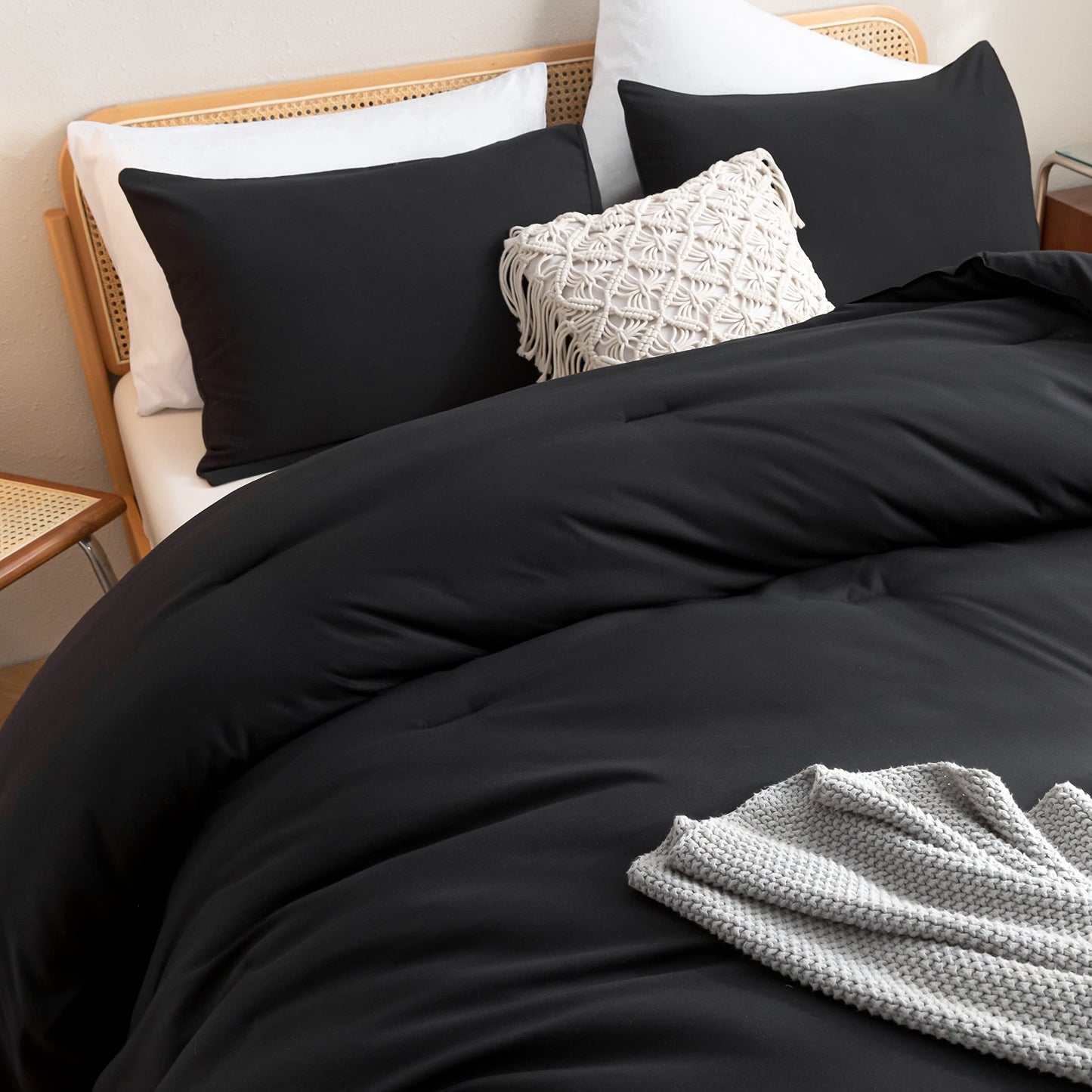 ROSGONIA Black Twin Comforter Set for Girls and Boys, 1 Boho Black Comforter and 1 Pillowcase, Soft and Warm Microfiber Material, Neutral Bohemian Style, Ideal for Dorm Rooms