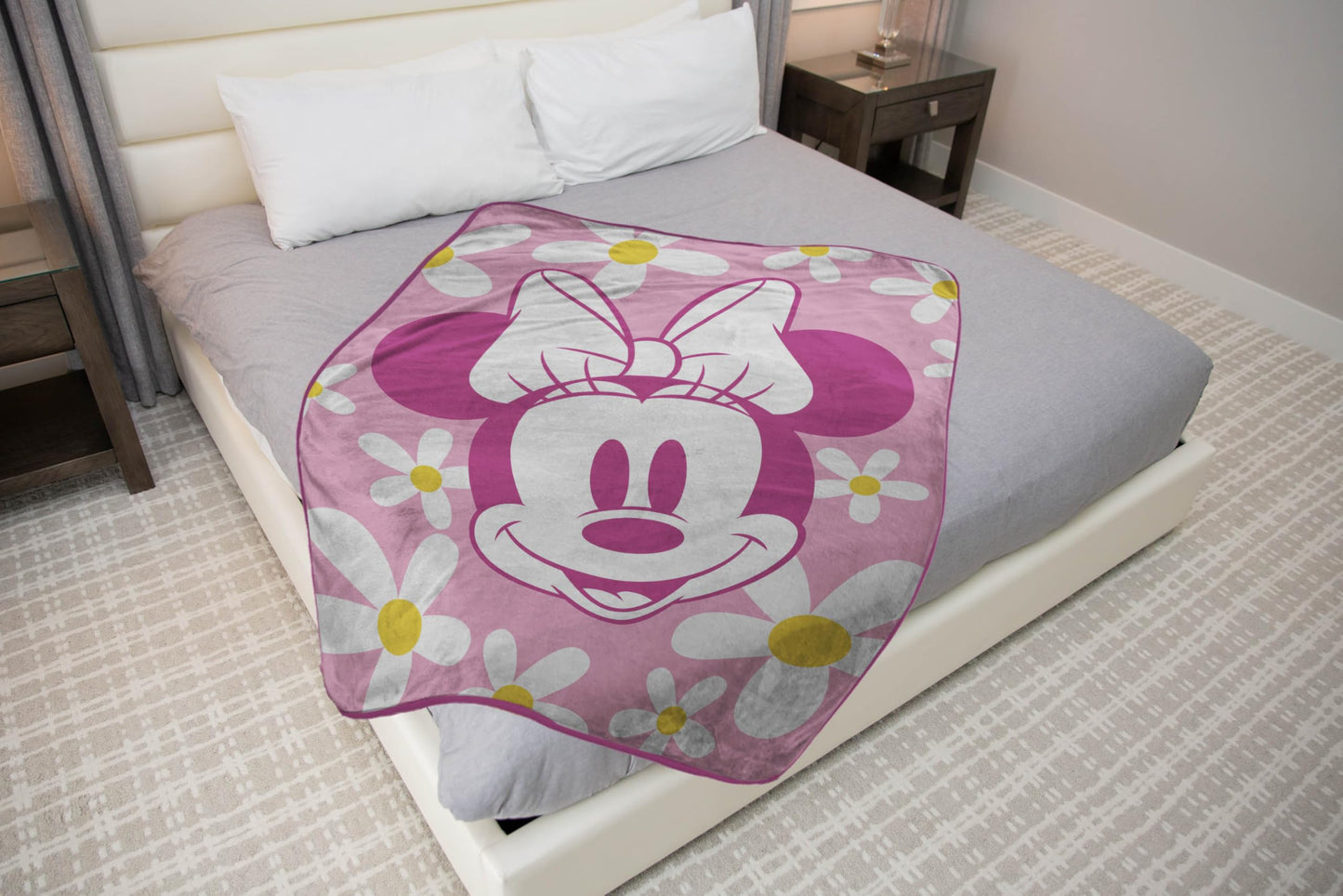 Jay Franco Kids Plush Throw Blanket – Soft & Cozy Fleece Throw for Bedroom & Couch Décor, Official Licensed Product, Pink - Minnie Mouse, 46x60 - Throw Blanket