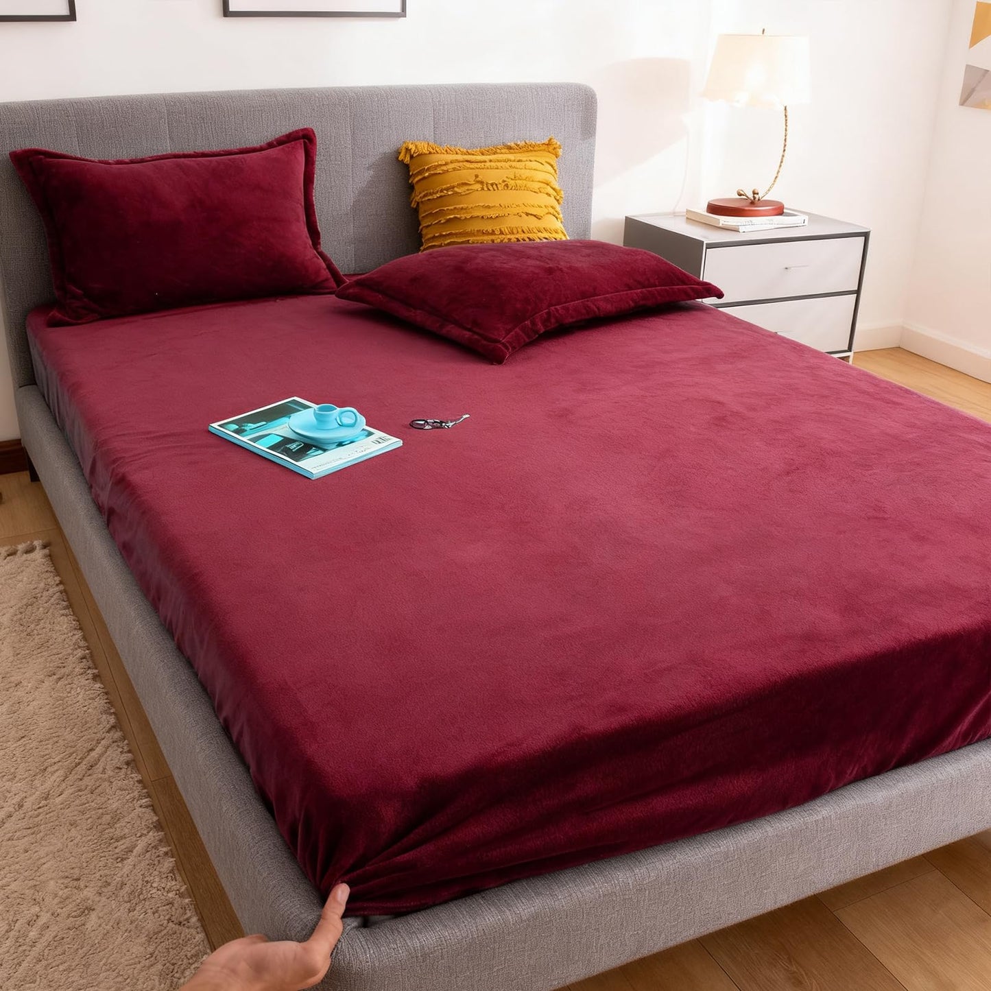 MorroMorn Luxury Plush Fleece Fitted Sheet Sets with 20" Deep Pocket for Thick Mattresses 360° Snug Fit Non-Slip, Ultra Soft 3-Piece Bedding Set Cozy Warm for Cold Sleepers (Red, Twin)