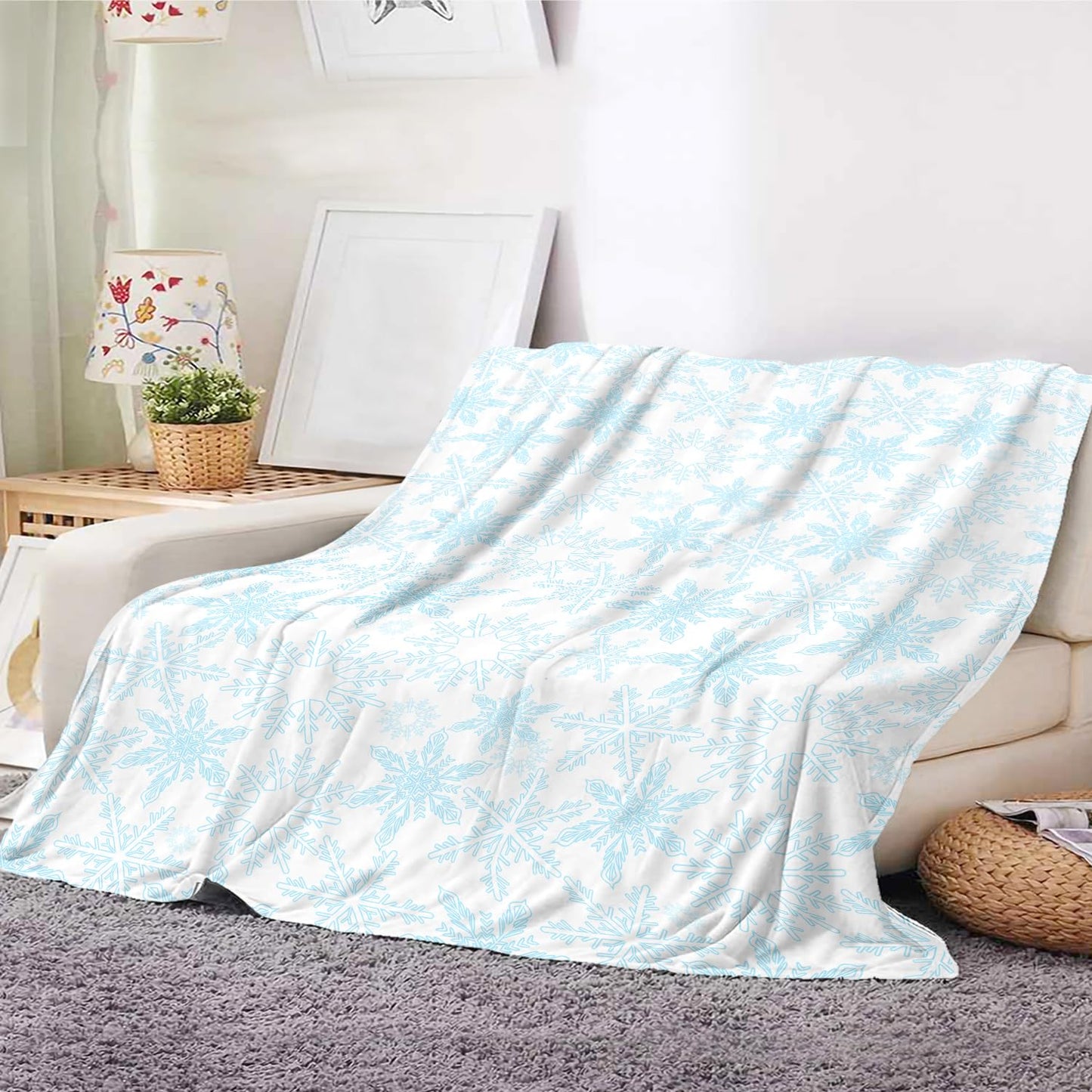 Christmas Snowflake Blanket Christmas Decor Holiday Winter Throw Blanket for Couch Bed Sofa Living Room Soft Cozy Lightweight Fleece Blanket Xmas Gifts 40''x50'' (Snowflake)