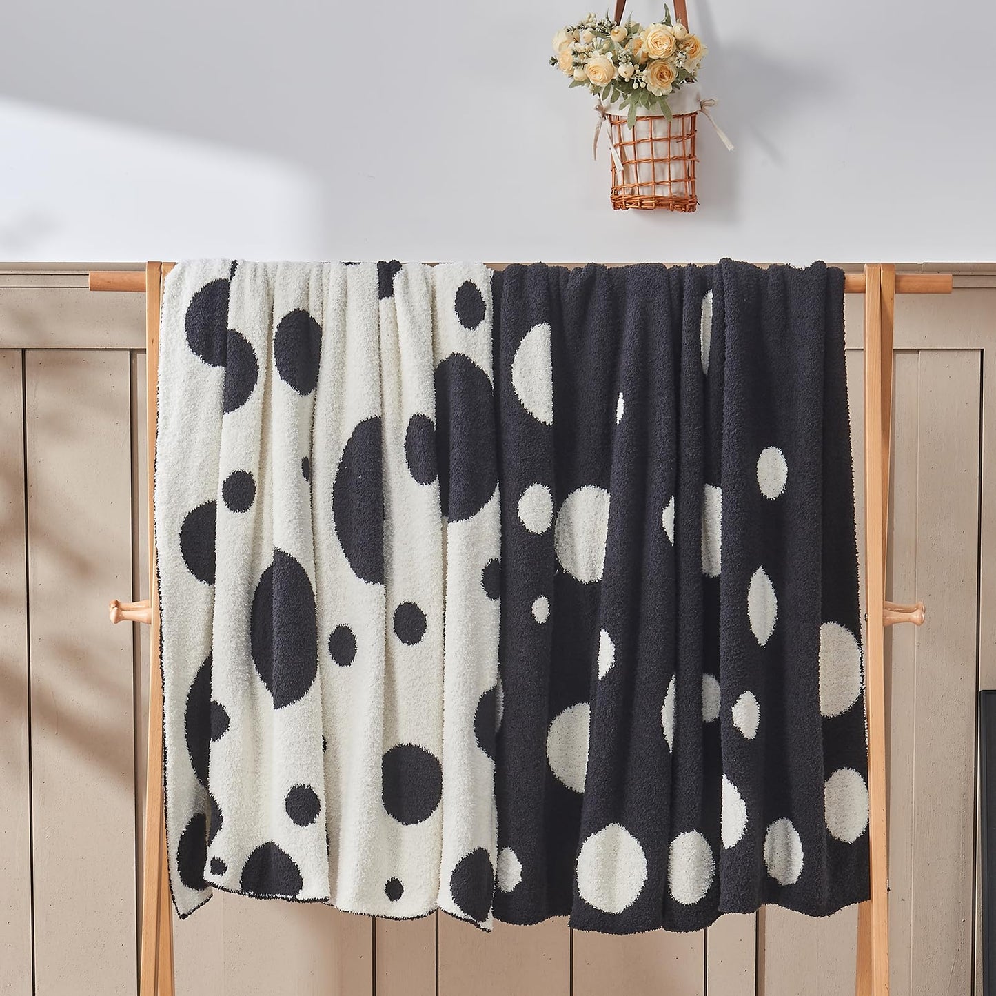 Douceur Polka Dot Throw Blanket for Couch Sofa Bed, Reversible Cozy Fluffy Super Soft Bedroom Blanket, Plush Jet Black Throw Blanket, 60×80 inches