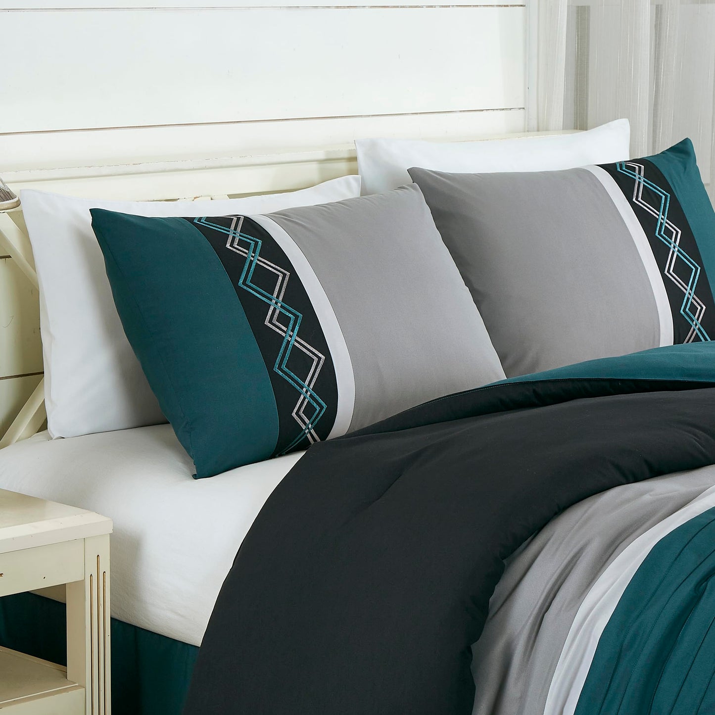 Chezmoi Collection Arden 7-Piece Modern Pleated Stripe Embroidered Zigzag Bedding Comforter Set (Queen, Teal/Black/Gray)