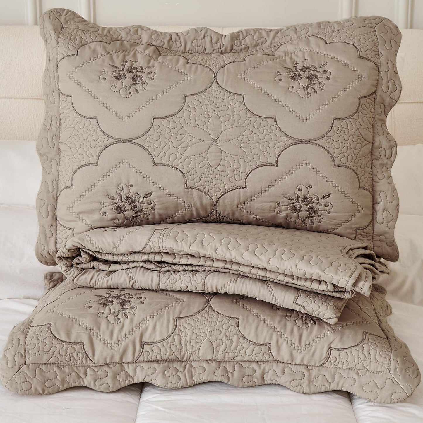 Cmfshape Floral Embroidery Quilt Set,3 Pieces King Quilt Bedding Set,Classic Diamond Pattern Quilts,Ultra Soft Lightweight Reversible Bedspread Coverlets for All Season(Taupe,102"x90")