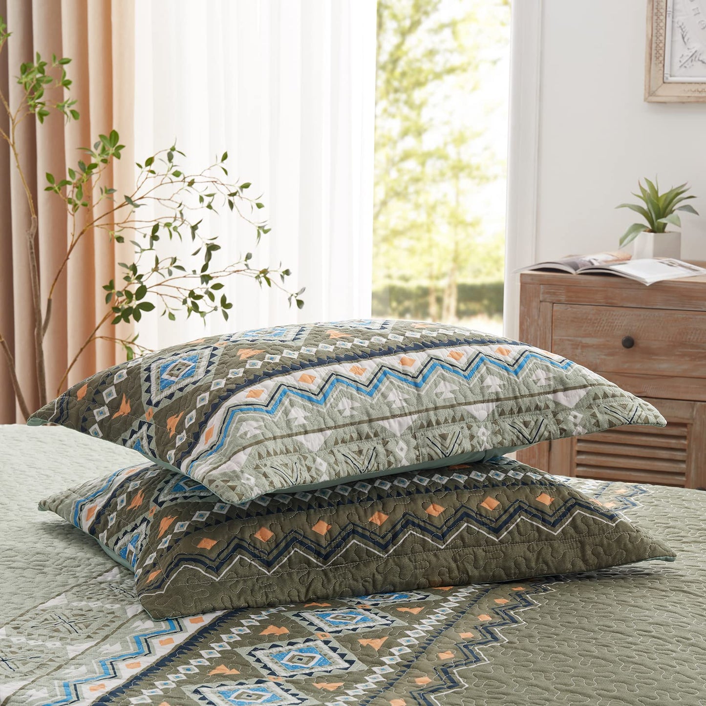 LEAONME Quilt Set King Size 3 Piece Bedspread Coverlet Lightweight Comforter Microfiber Bedding Set All Season Oversized 98x106 Inch Bed Cover Bohemian Patchwork Olive Green(1 Quilt, 2 Pillow Shams)