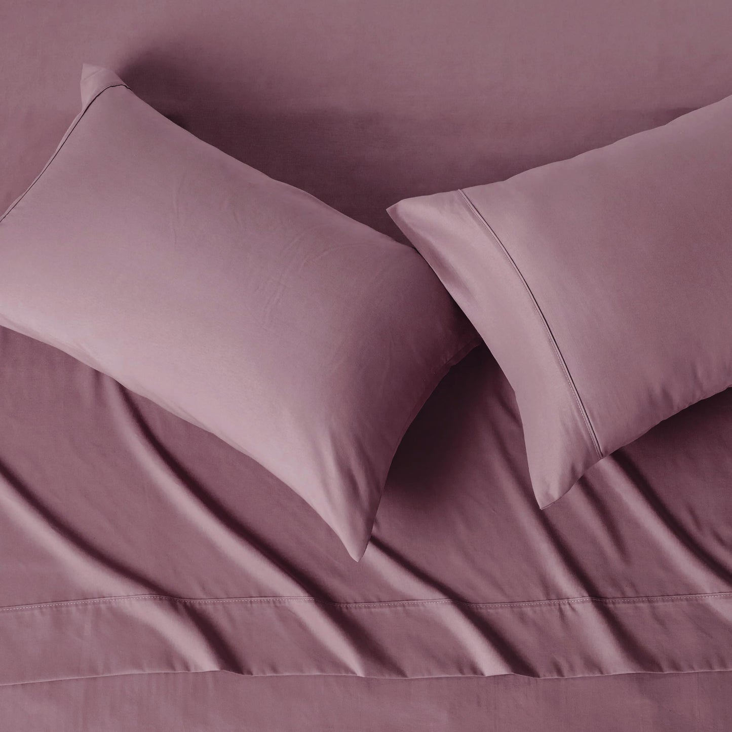 Amazon Basics Lightweight Breathable Microfiber 4-Piece Bed Sheet Set, Queen, Rose, Solid