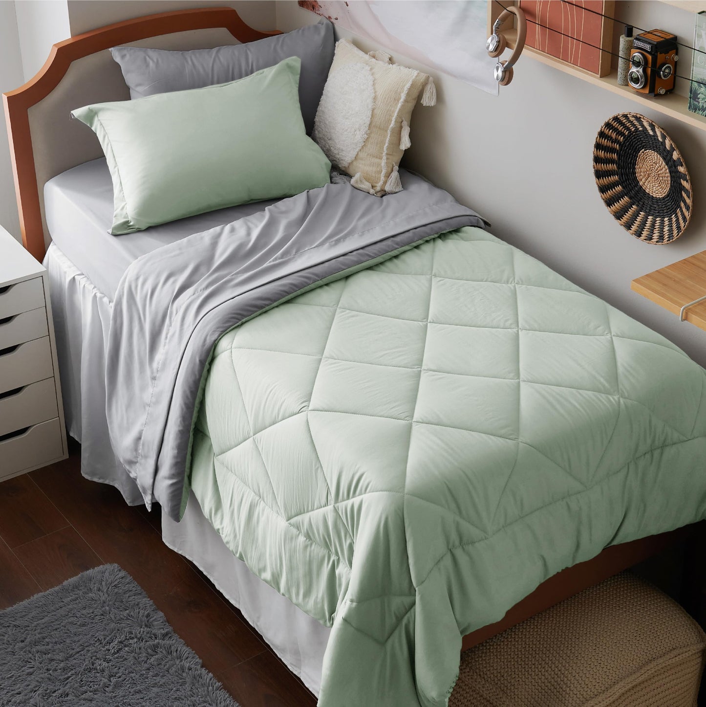 Bedsure Twin XL Comforter - 5 Pieces Reversible Sage Green Bed in a Bag, Twin XL Bedding Comforter Set College Dorm Essentials with 1 Flat Sheet, 1 Fitted Sheet, 1 Pillowcase and 1 Pillow Sham