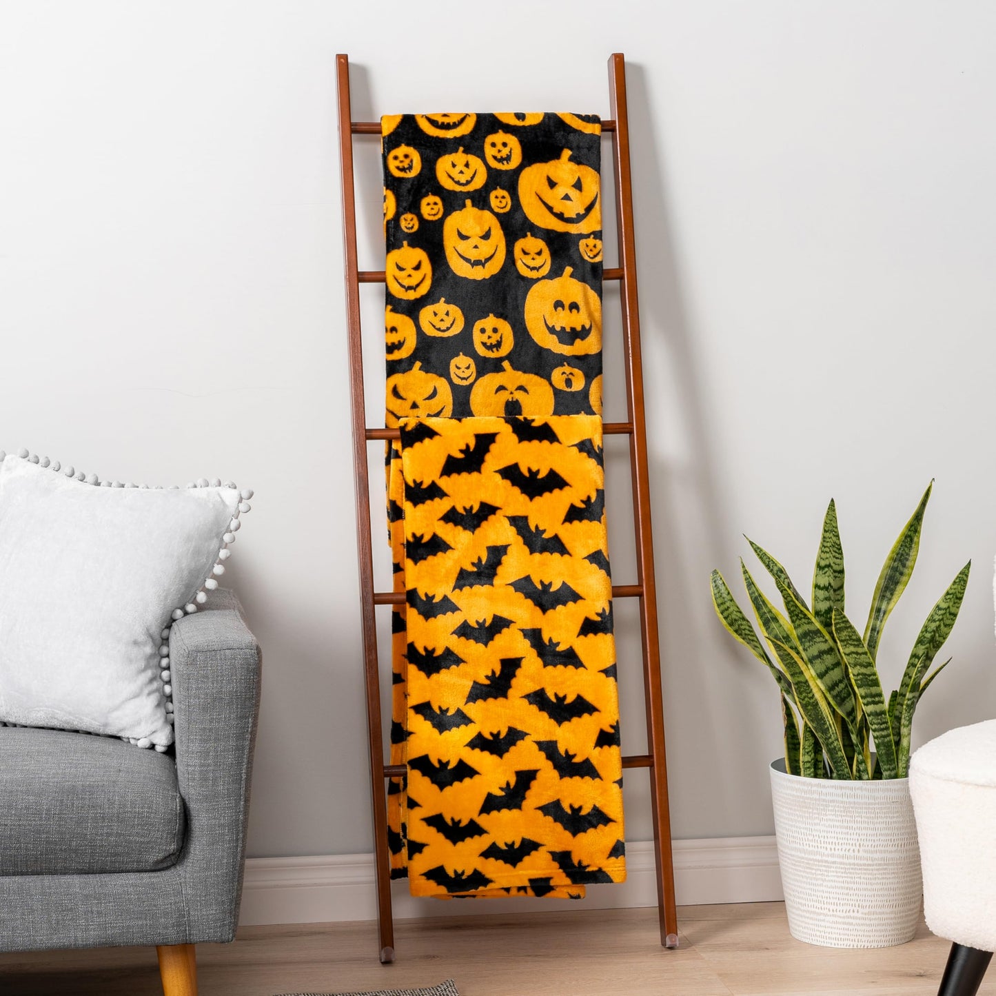 PAVILIA Halloween Throw Blanket for Couch | Bat Fall Halloween Fleece Blanket | Soft, Plush, Warm Black Fall Cabin Throw, 50x60 (Bat Halloween)