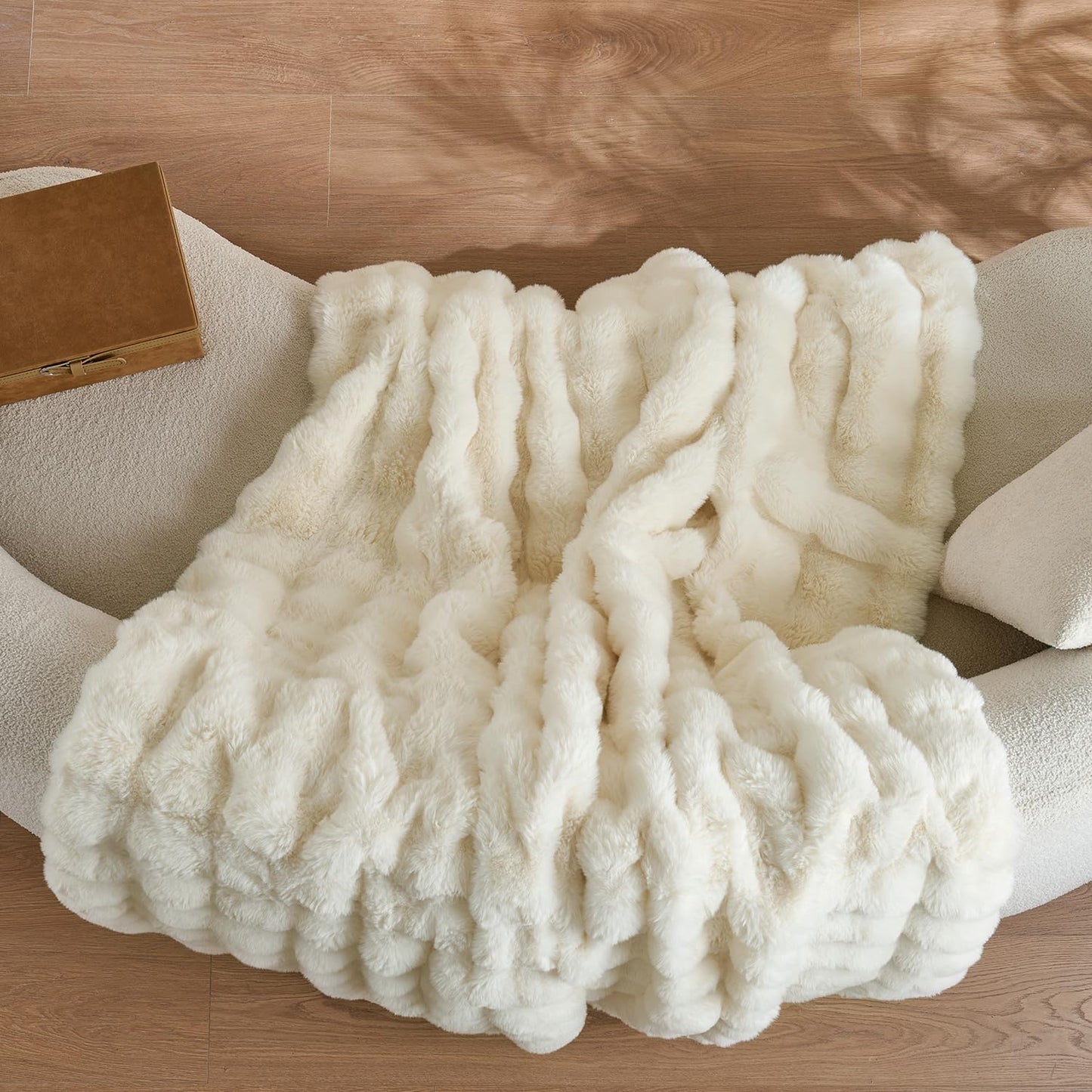 Wajade Fluffy Faux Fur Throw Blanket for Couch Bed, Luxury Soft Thick Fuzzy Plush Bubble Blanket, Warm Cozy Blanket for Sofa Chair, Ivory White 50x60