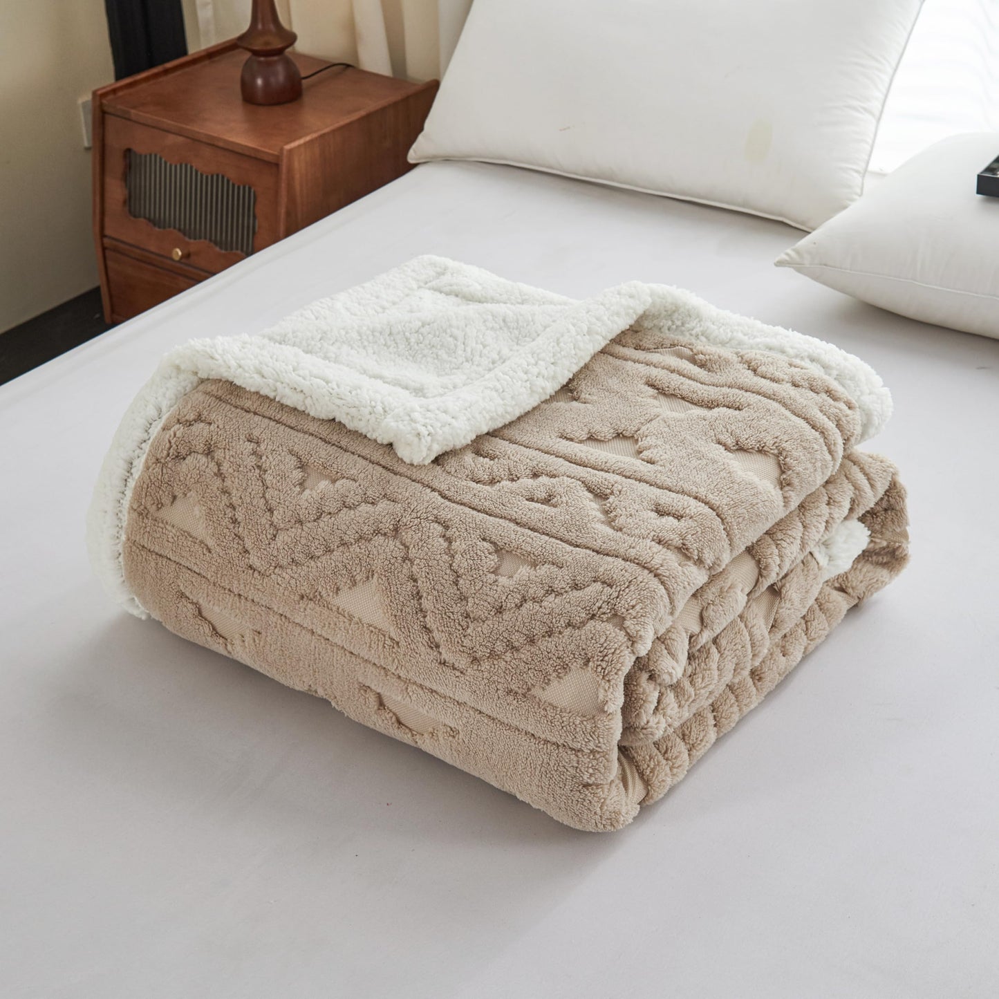 LEVINIS Large Bohemian Bed Blankets 80'' × 90'', Ultra Soft Aztec Blankets for All Season, Cozy Plush Bohemian Throw Blanket for Bed/Couch/Sofa/Office/Camping, Camel