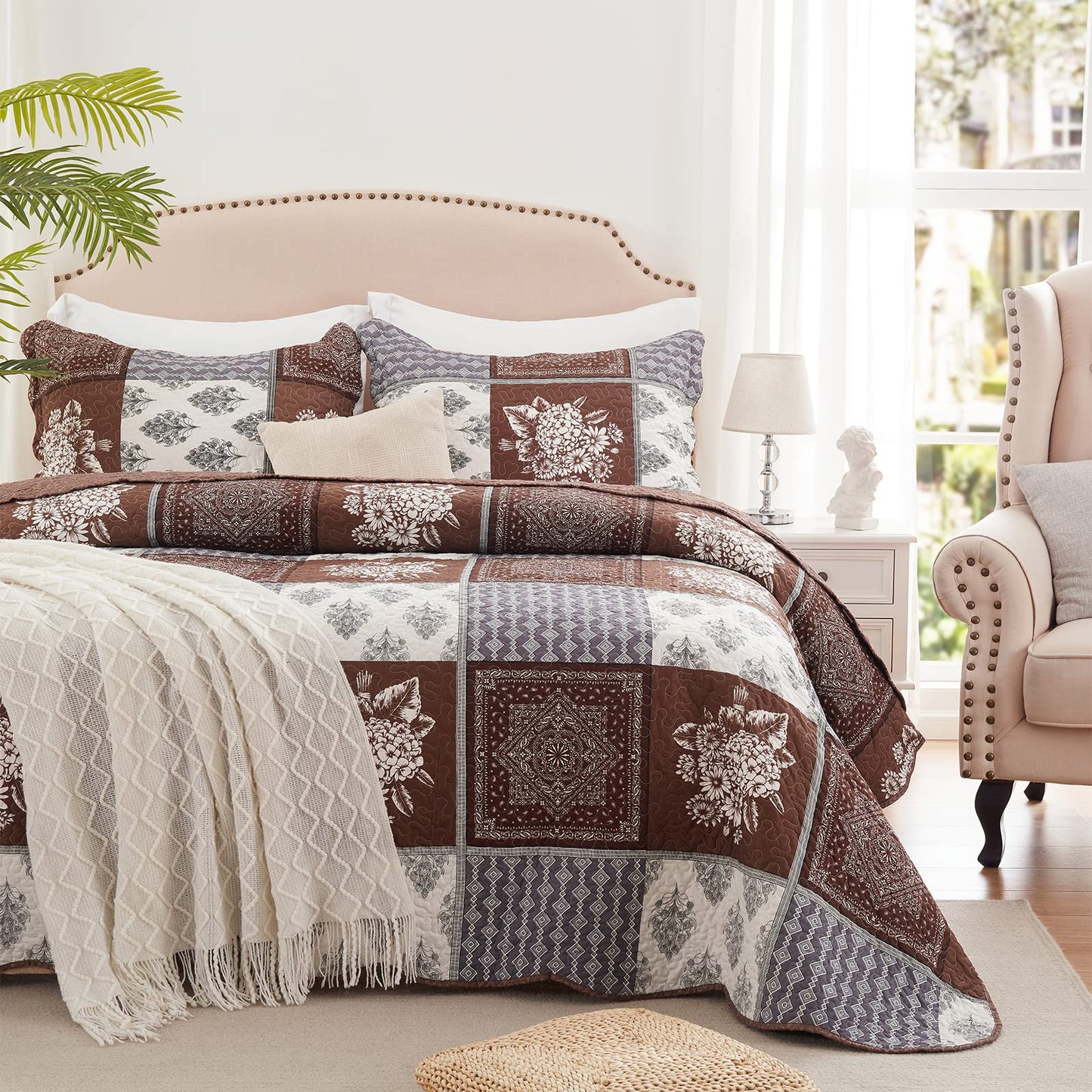 Full/Queen Size Quilt Set 3 Pieces Lightweight Reversible Bedspread-90''x98'' Soft Patchwork Border Floral Coverlet Warm Microfiber Bed Cover for All Seasons Brown Bedding Set(1 Quilt,2 Pillow Shams)