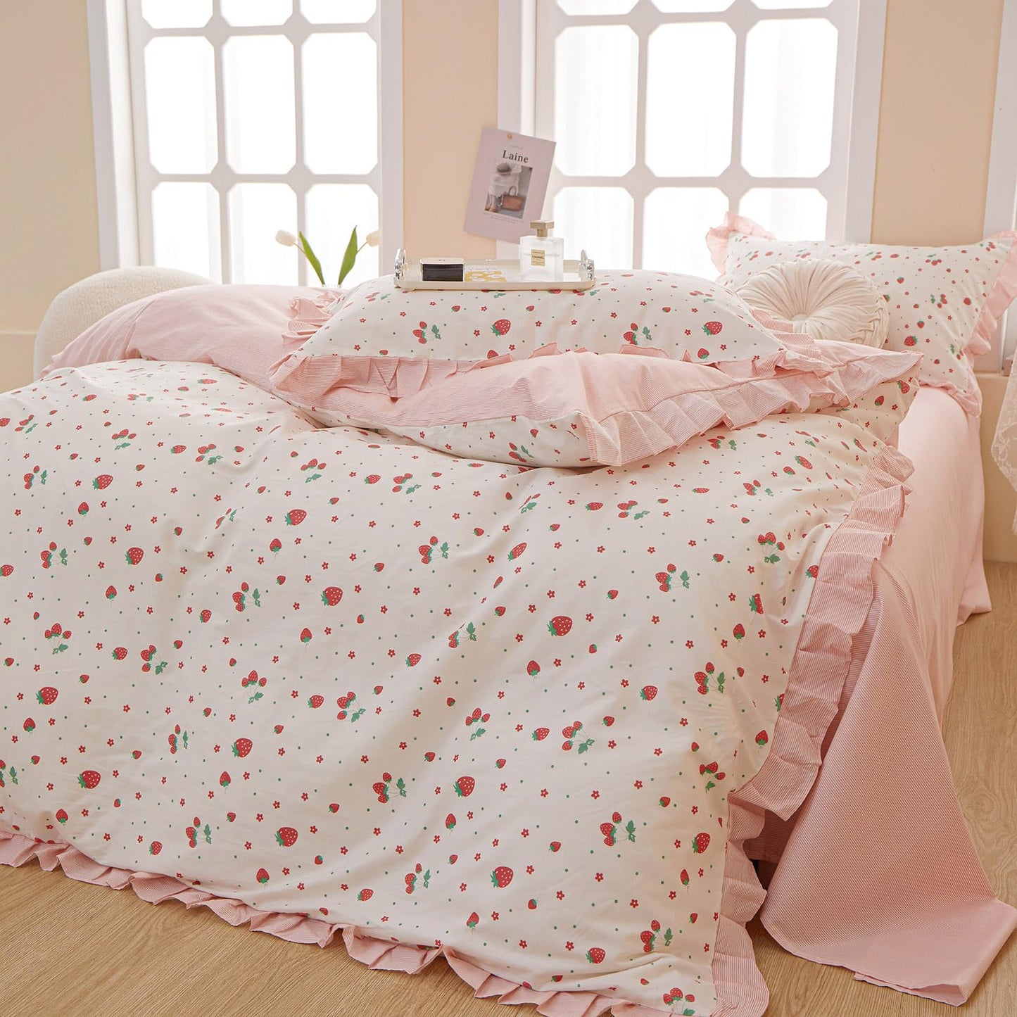 Kawaii Strawberry Comforter Set Queen Girls Ruffle Comforter Set 3 Pieces Floral Bedding Comforter Fluffy Soft Microfiber Fruit Strawberry Bedding Set Romantic Ruffled Comforter with 2 Pillowcases
