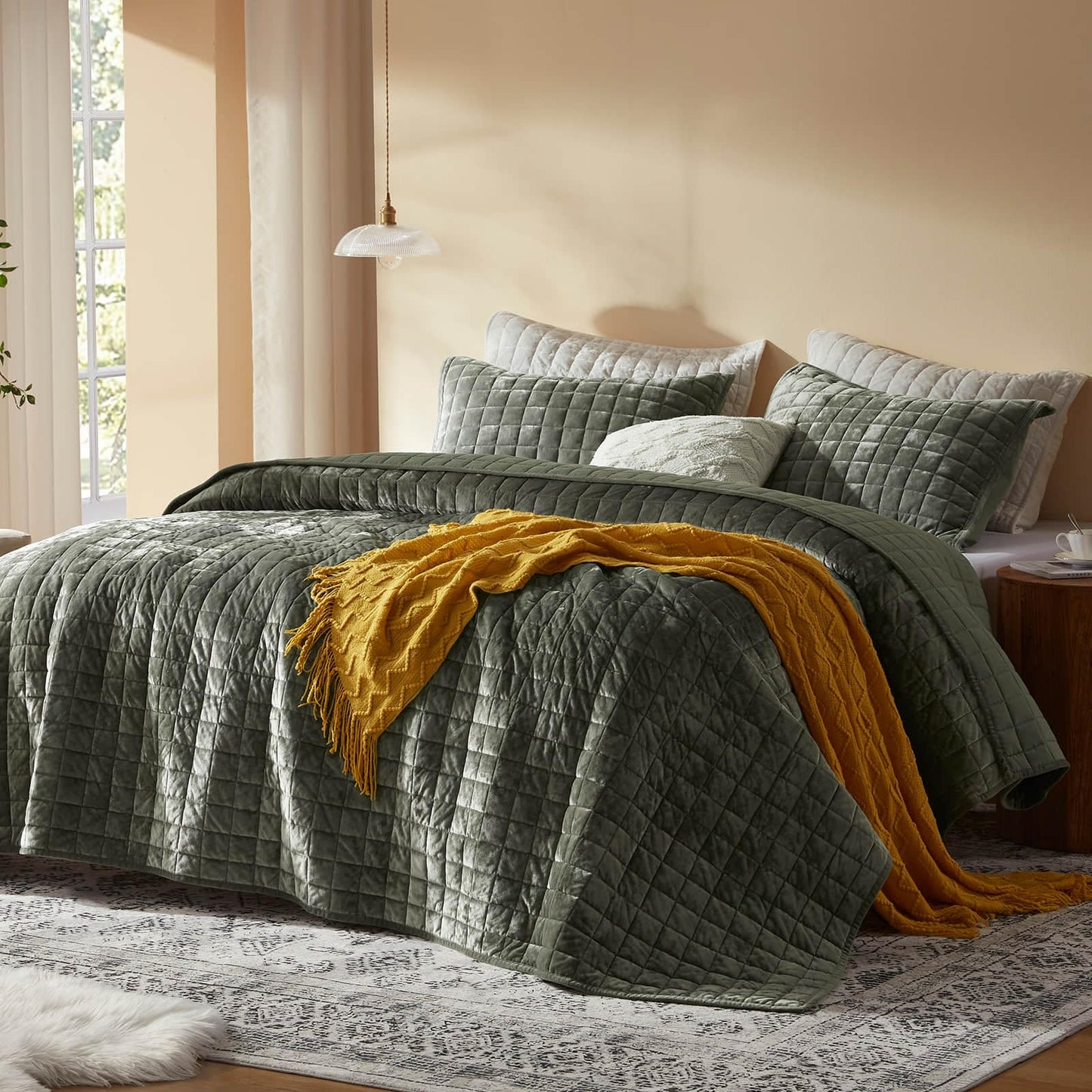 LEAONME Velvet Quilt California King-118''x106'', Lightweight Olive Green Velvet Comforter Set with 2 Pillow Shams, Soft Oversized Bedspread Coverlet Quilted Bedding Set for All Season