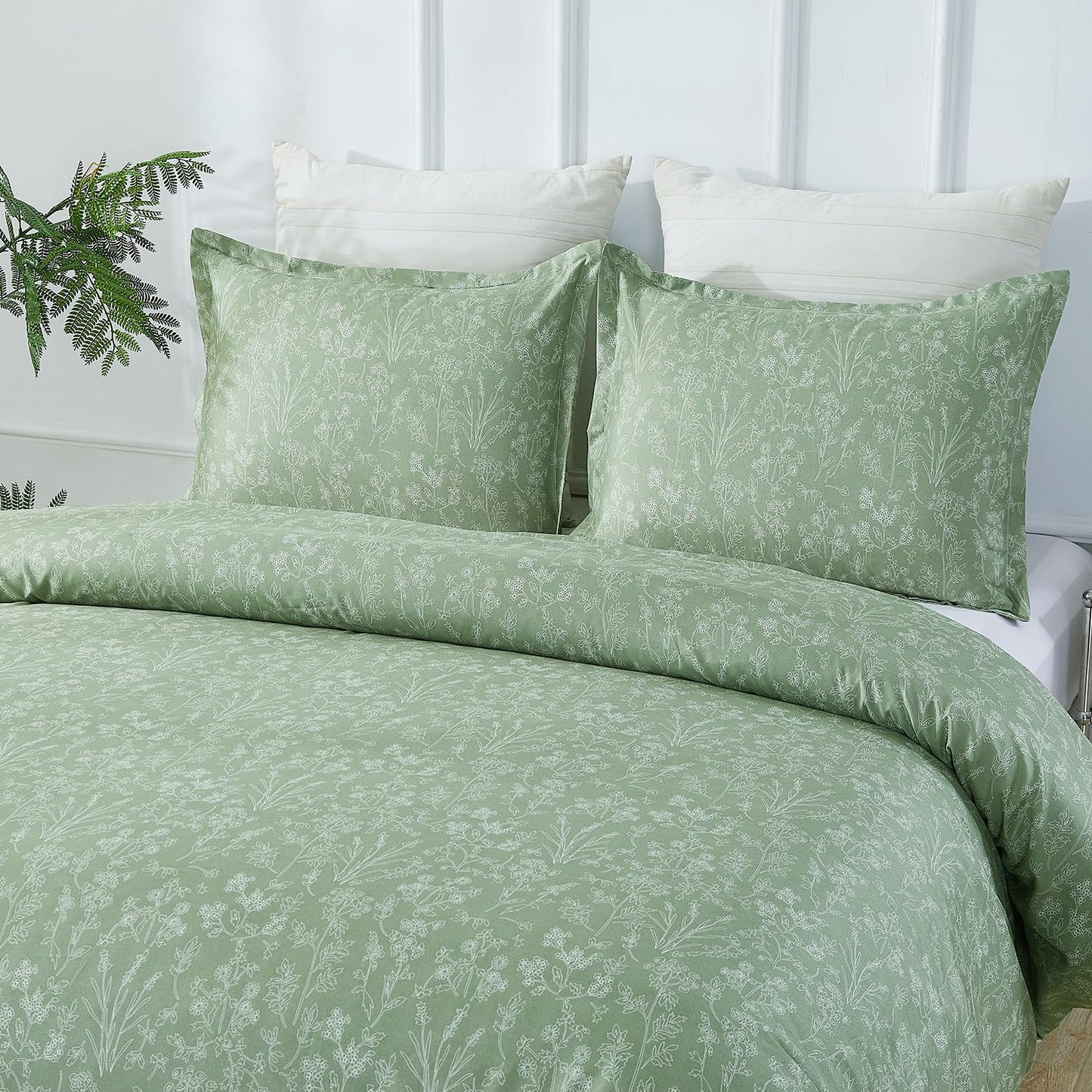 Vaulia Soft Microfiber Floral Duvet Cover King Size, Green Chic Print Pattern, Lightweight and Breathable Reversible Design, 3-Piece Set (1 Duvet Cover 2 Pillow Shams)