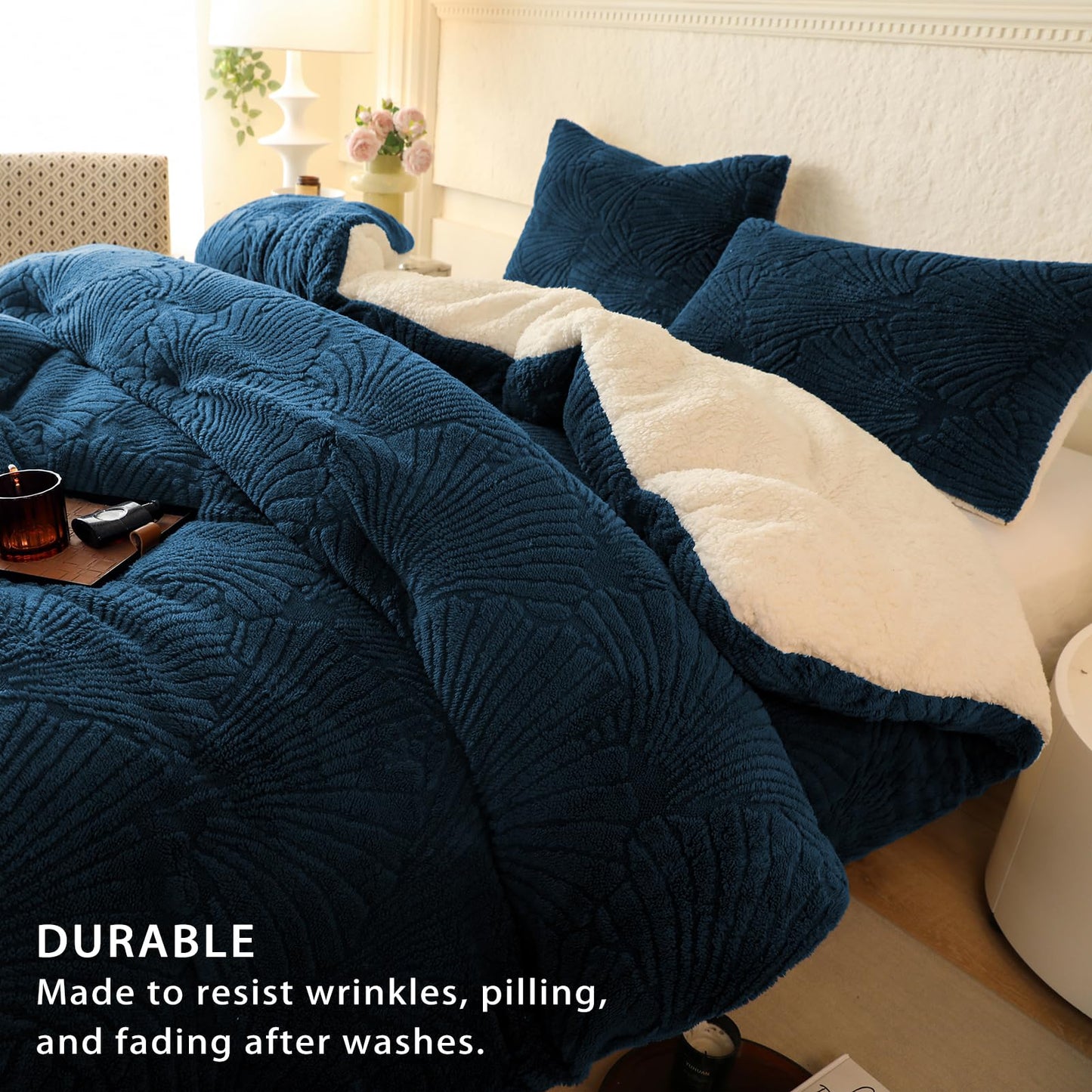 tohrisa Seashell Jacquard Sherpa Comforter Set Warm Cozy Premium Bedding 3 Pieces, King Size Geometric Pattern Quilt Comforter with 2 Pillowcases(104"X90" Dark Blue)