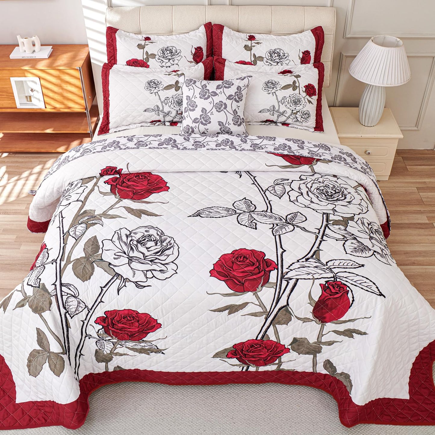 EVENHUG Quilt Queen Size Red Rose Bedding Set Floral Bedspread Lightweight Reversible Bed Cover with 2 Pillow Shams for All Seasons 3 Pieces (92"X96")