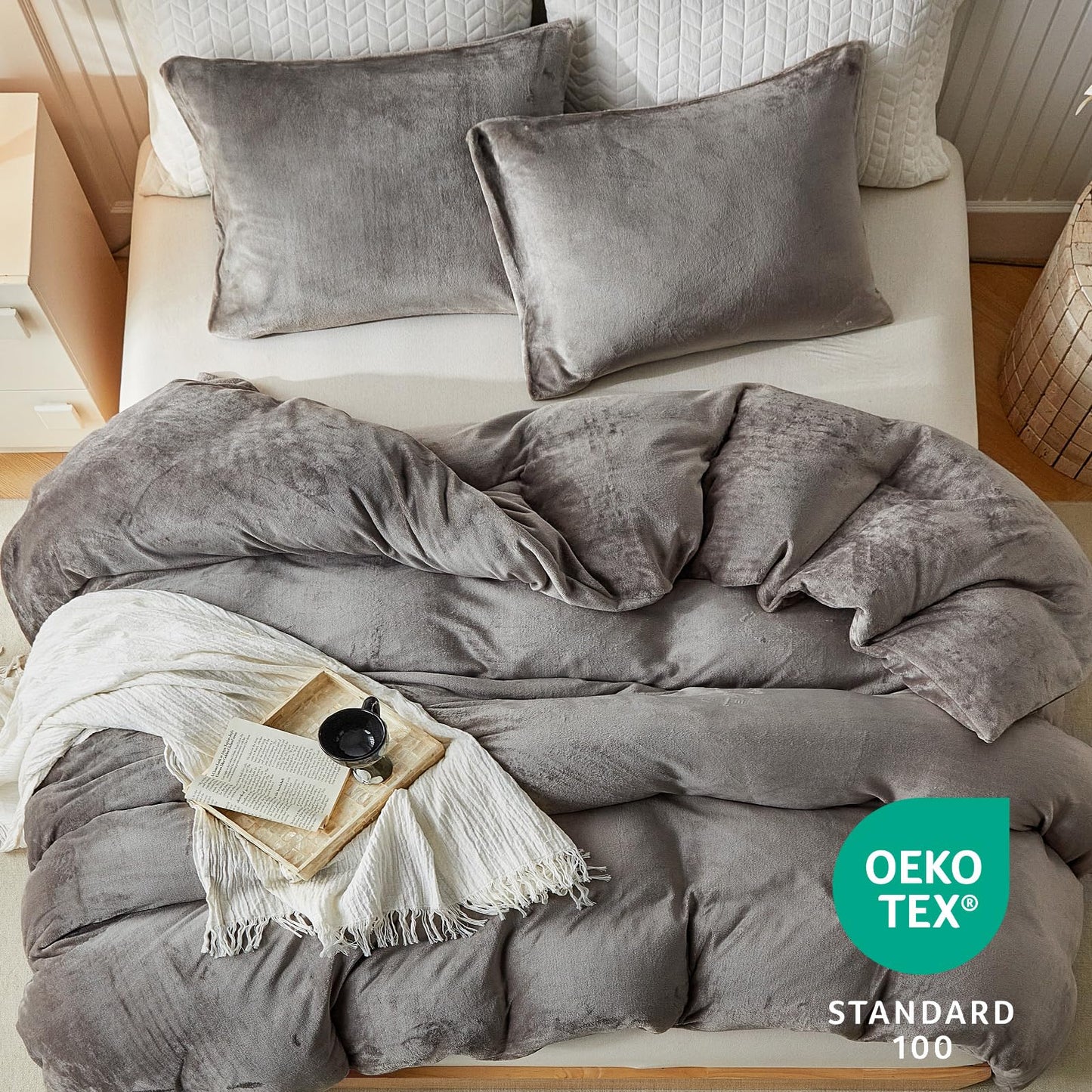 WARMDERN Khaki Velvet Duvet Cover Set Queen Size, Luxury Milk Velvet Bedding Duvet Cover with Zipper Closure, 3pcs Ultra Soft Duvet Covers for All Seasons, 90" x 90", Light Khaki