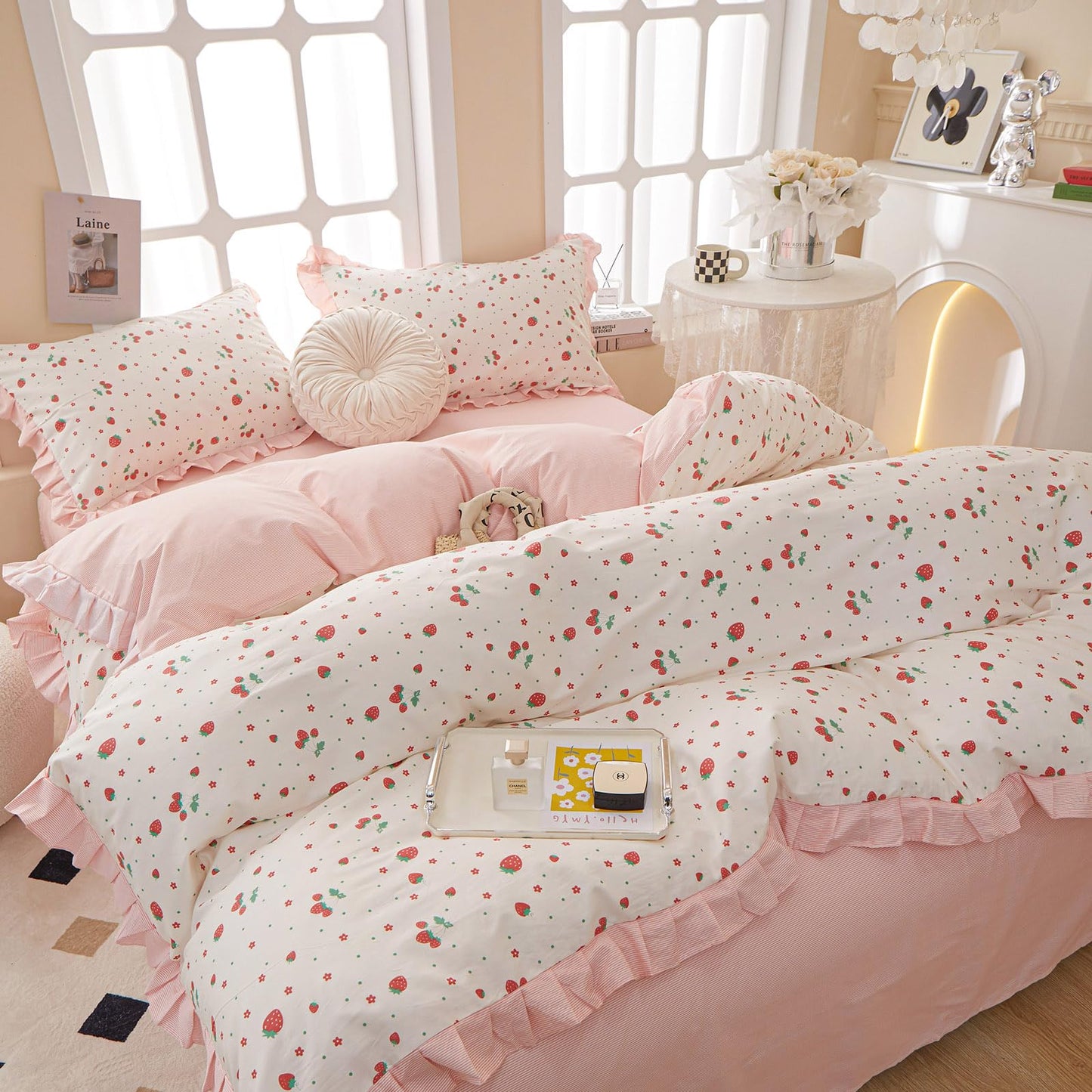 Kawaii Strawberry Comforter Set Queen Girls Ruffle Comforter Set 3 Pieces Floral Bedding Comforter Fluffy Soft Microfiber Fruit Strawberry Bedding Set Romantic Ruffled Comforter with 2 Pillowcases