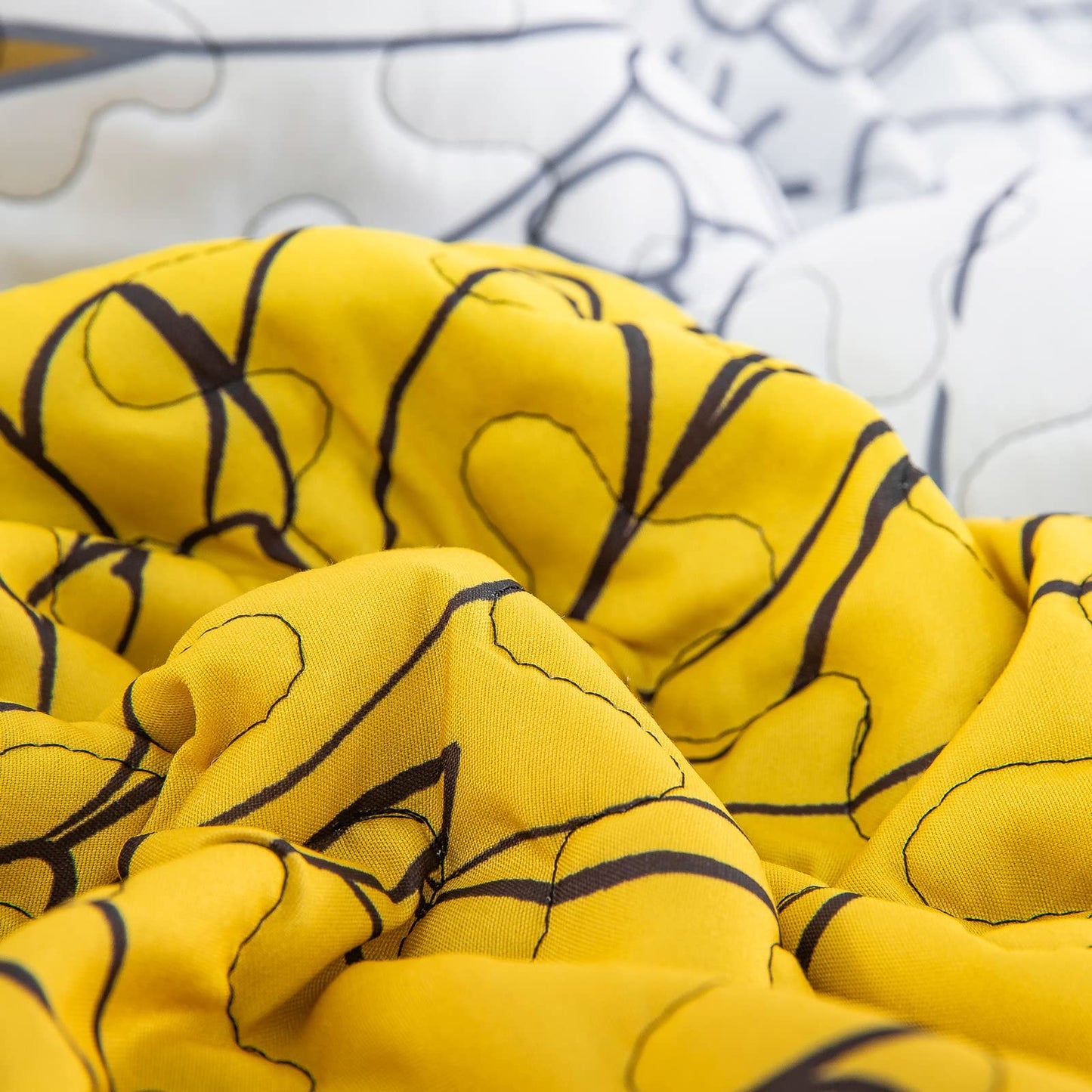 3 Pieces Yellow Floral Pattern Quilts Queen Size Coverlet Set - Lightweight Black Bedspread with 2 Pillowcases for All Season - Soft Microfiber Reversible Bedding Quilt Set (Yellow/Black, 96''x90'')