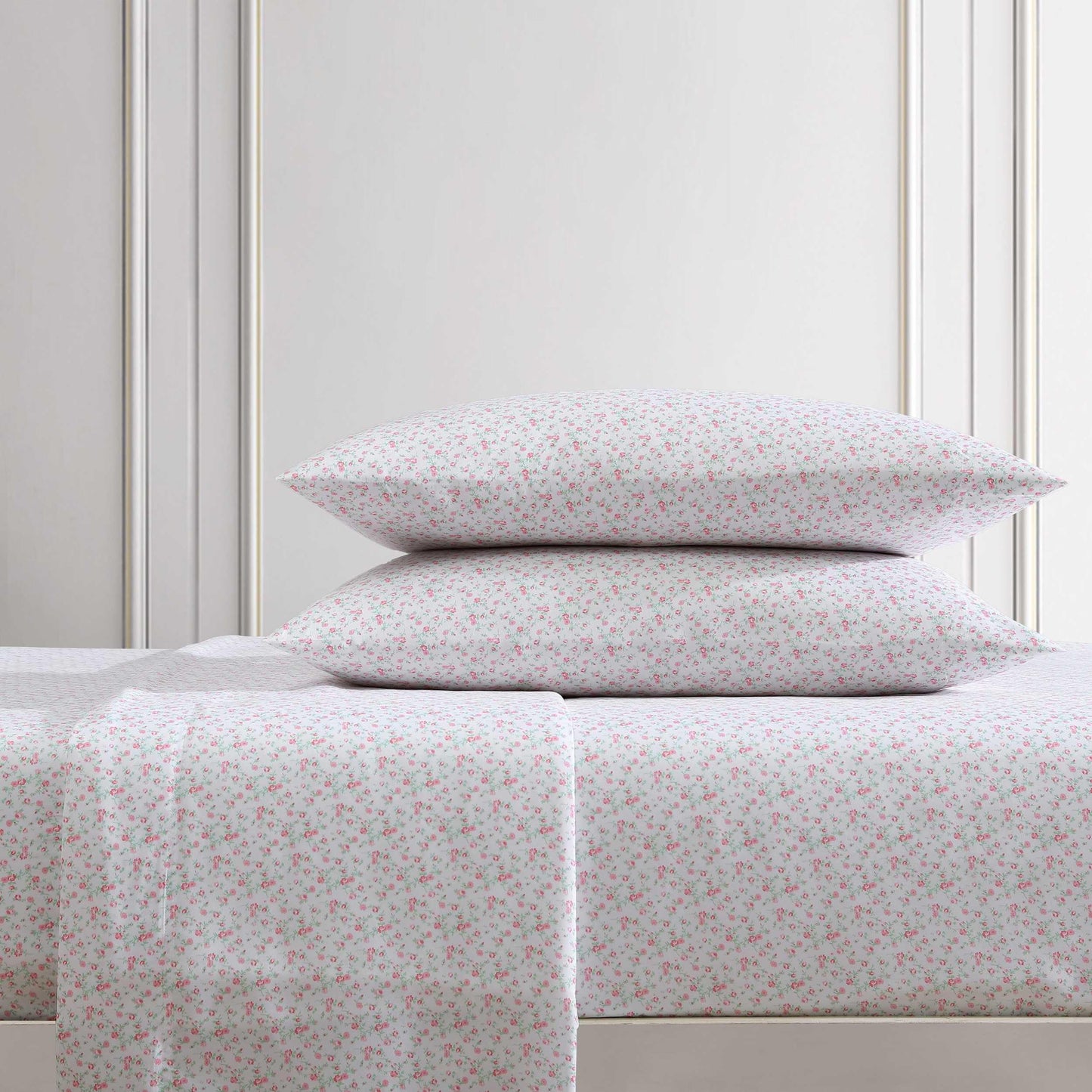 Betsey Johnson - Queen Bed Sheets, Fade & Wrinkle Resistant Bedding Set with Matching Sham(s), Soft & Lightweight Bedding Essentials (Whimsical Floral Green, Queen)