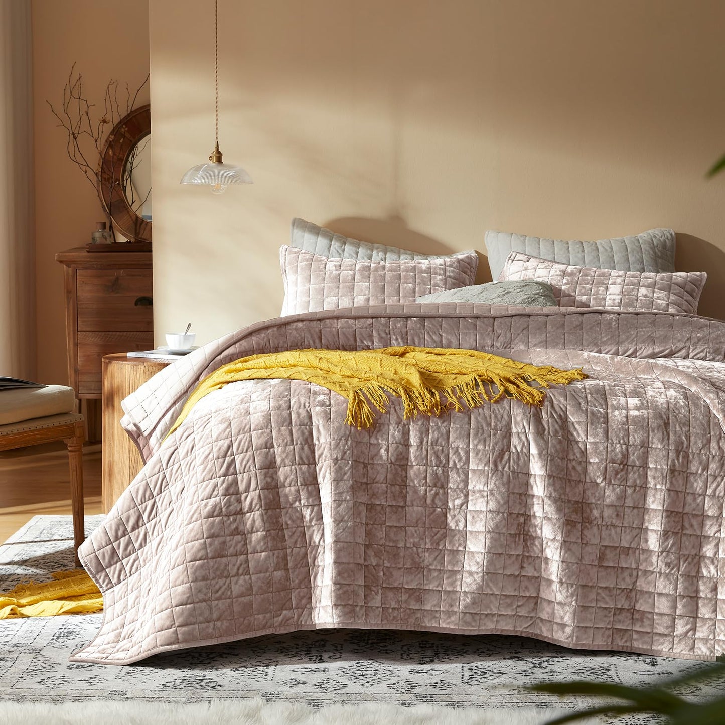 LEAONME Velvet Quilt California King-118''x106'', Lightweight Dusty Pink Comforter Set with 2 Pillow Shams, Soft Oversized Bedspread Coverlet Quilted Bedding Set for All Season