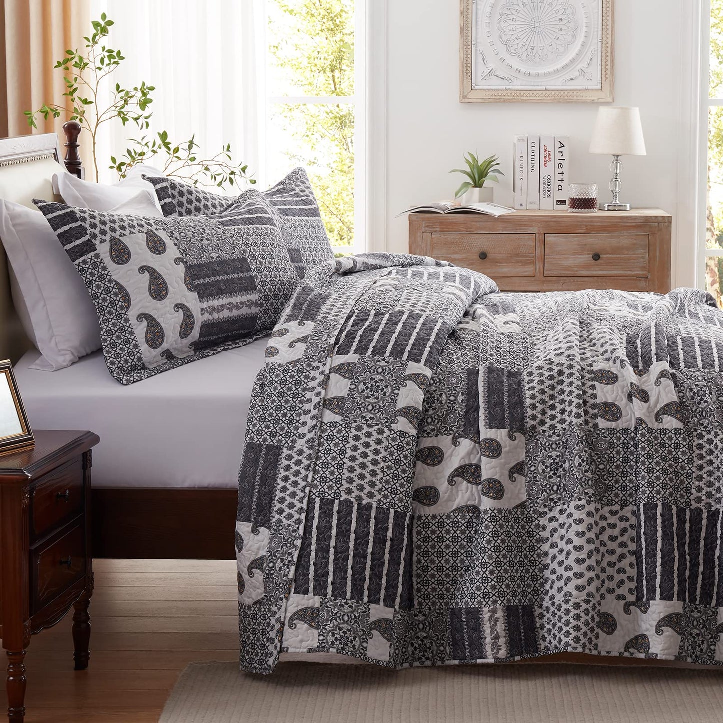 LEAONME Quilt Set King Size 3 Piece Bedspread Coverlet Lightweight Comforter Microfiber Reversible Bedding Set for All Season Oversized 98x106 Inch Bed Cover Paisley Gray (1 Quilt, 2 Pillow Shams)