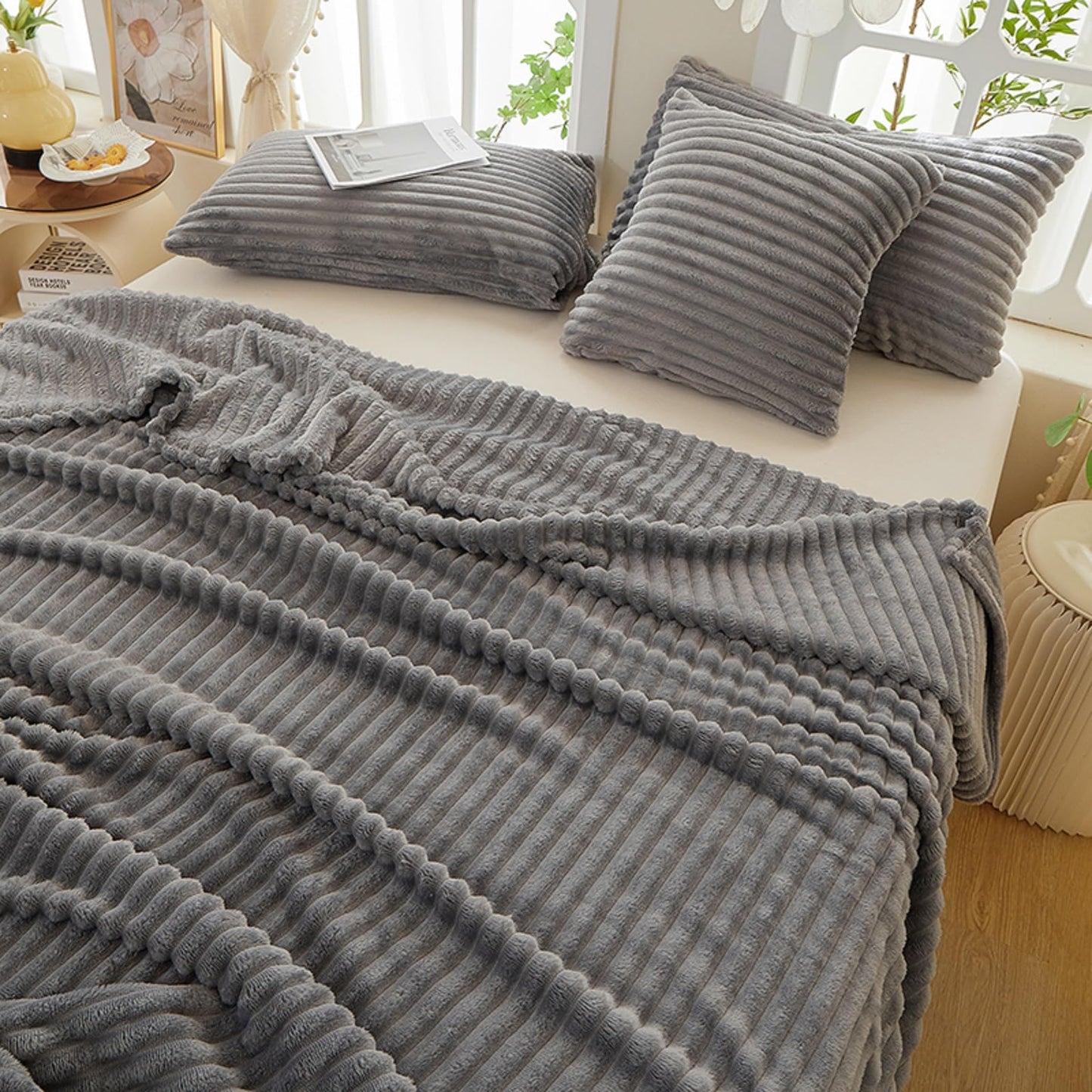 Plush 3D Stripe Fleece Throw Blanket for Couch, Ultra Soft & Warm All-Season Comfort, Lightweight Cozy Throws for Sofa Bed Dorm, for Women Girls (Light Gray, Full/Queen（80 * 90in）)