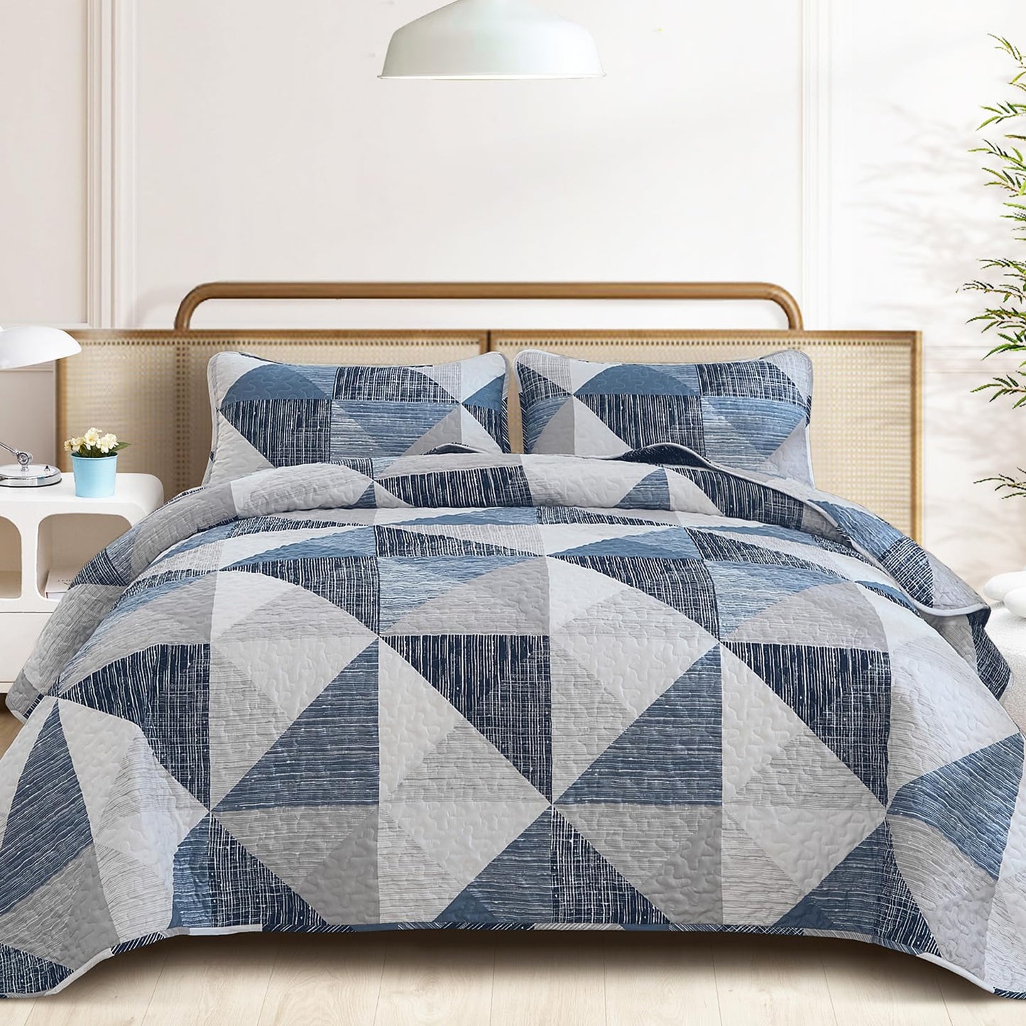 Dintszyayue Quilt Queen Size Blue, 3 Pieces Patchwork Bedspread Bedding for Queen Size Bed, Soft Lightweight Microfiber Geometric Coverlet Set for All Season Quilt with 2 Pillowcases