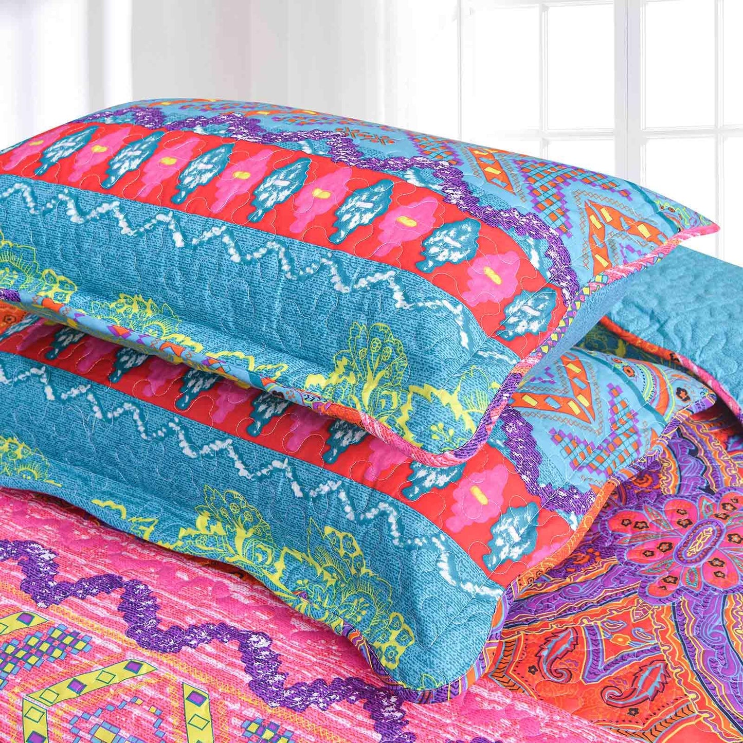 Faincy Bohemian Pink and Green Queen Size Quilt Set 3Pcs, Scalloped Edge Boho Bedspreads, Soft Lightweight Coverlet Bed Spreads, Thin Quilted Comforter Bedding Set for Women, 90x 96 Inch