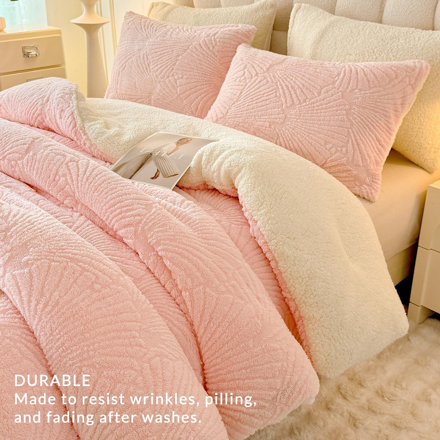 tohrisa Seashell Jacquard Sherpa Comforter Set Warm Cozy Premium Bedding 3 Pieces, King Size Geometric Pattern Quilt Comforter with 2 Pillowcases(104"X90" Light Pink)